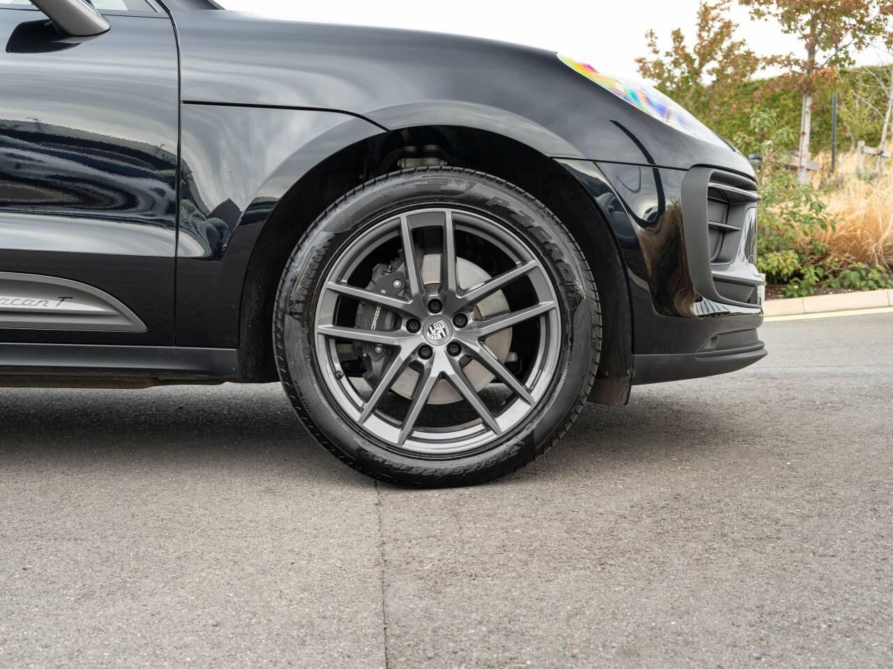 Porsche Macan view 16