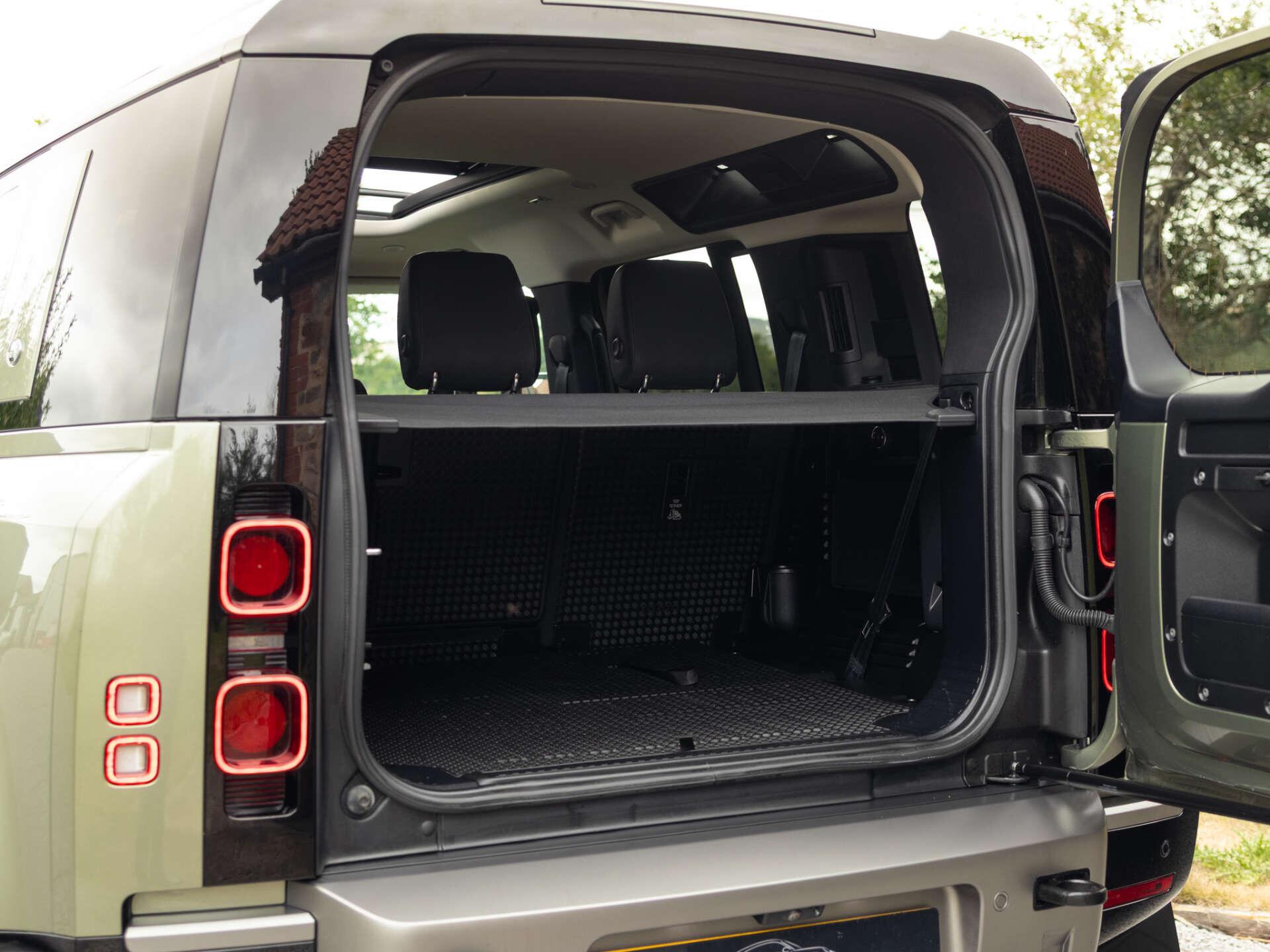 Land Rover Defender view 30
