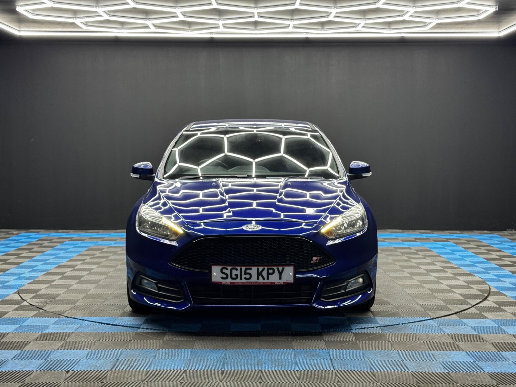Ford Focus view 2