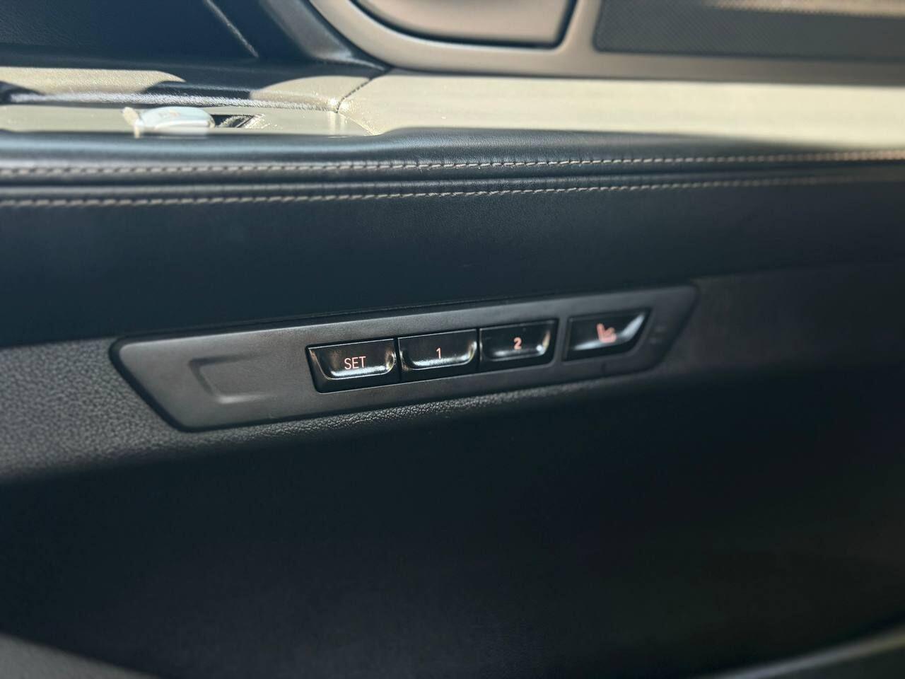 BMW 7 Series view 29