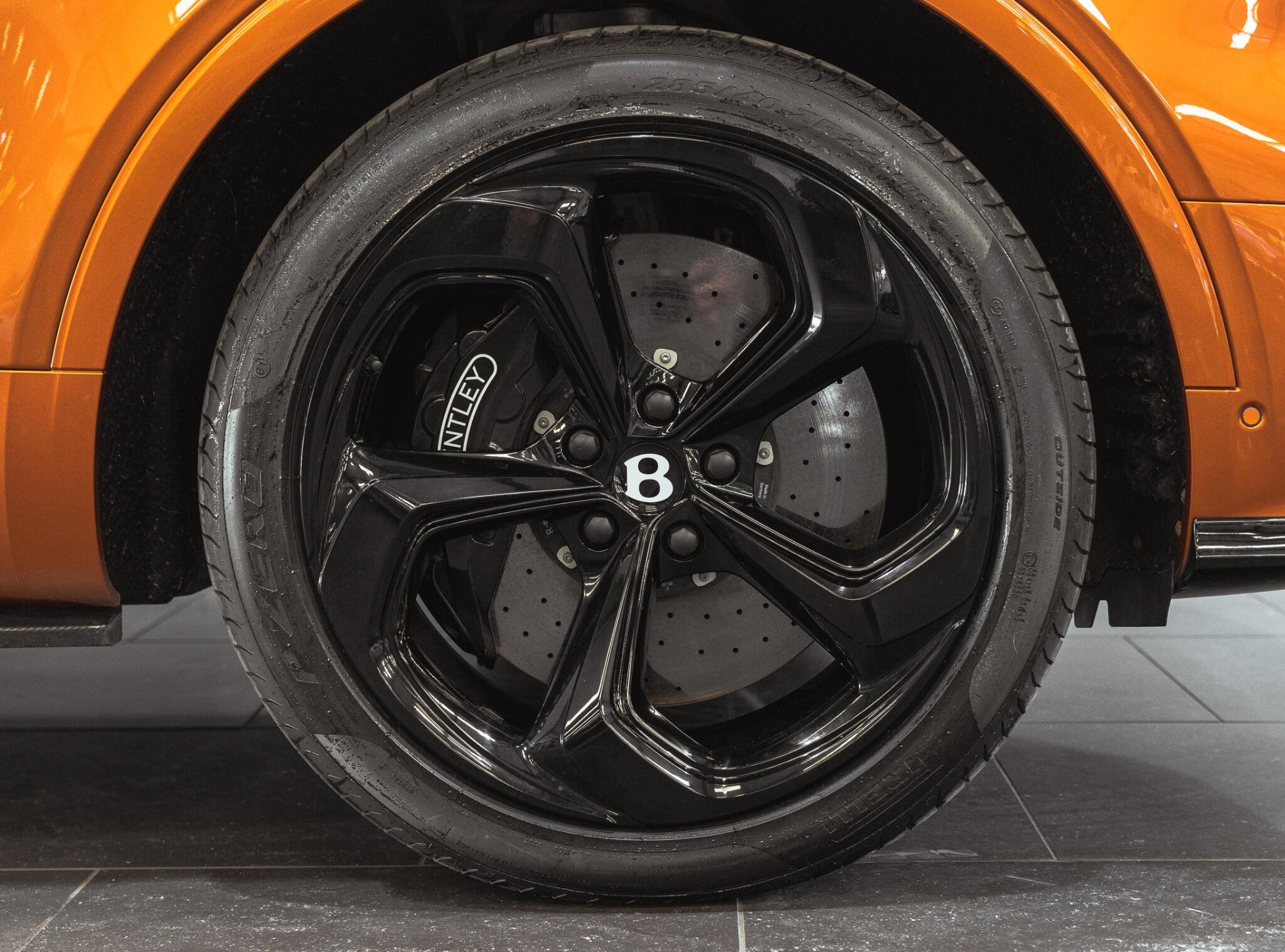 Bentley Bentayga view 3