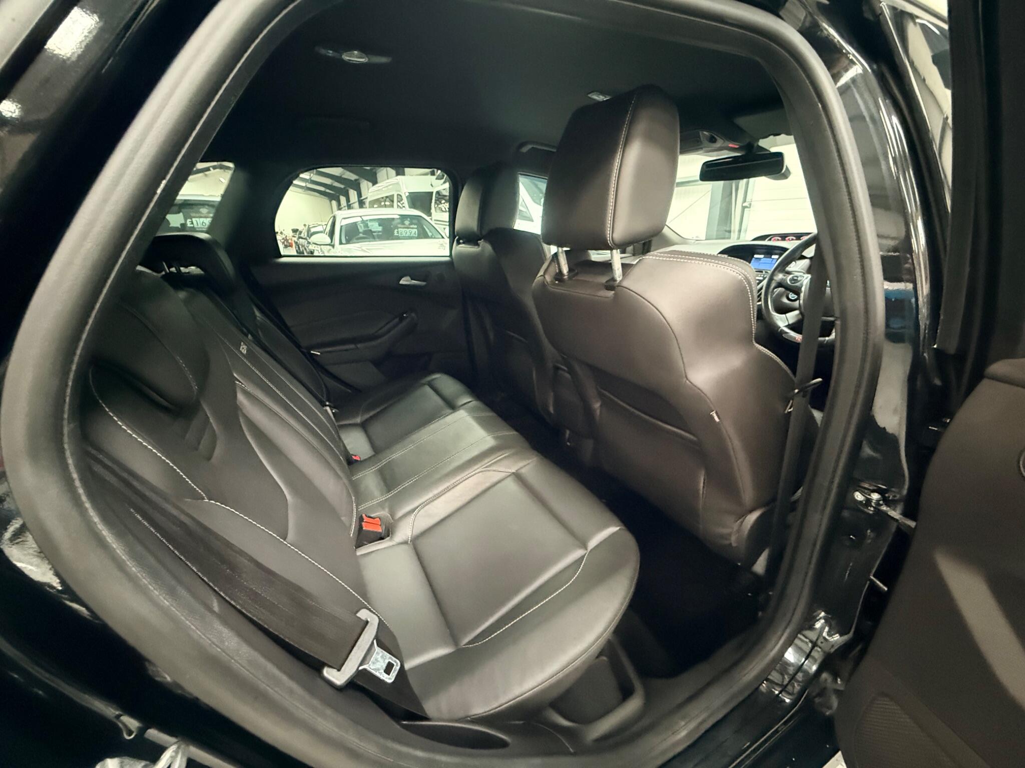 Ford Focus view 27