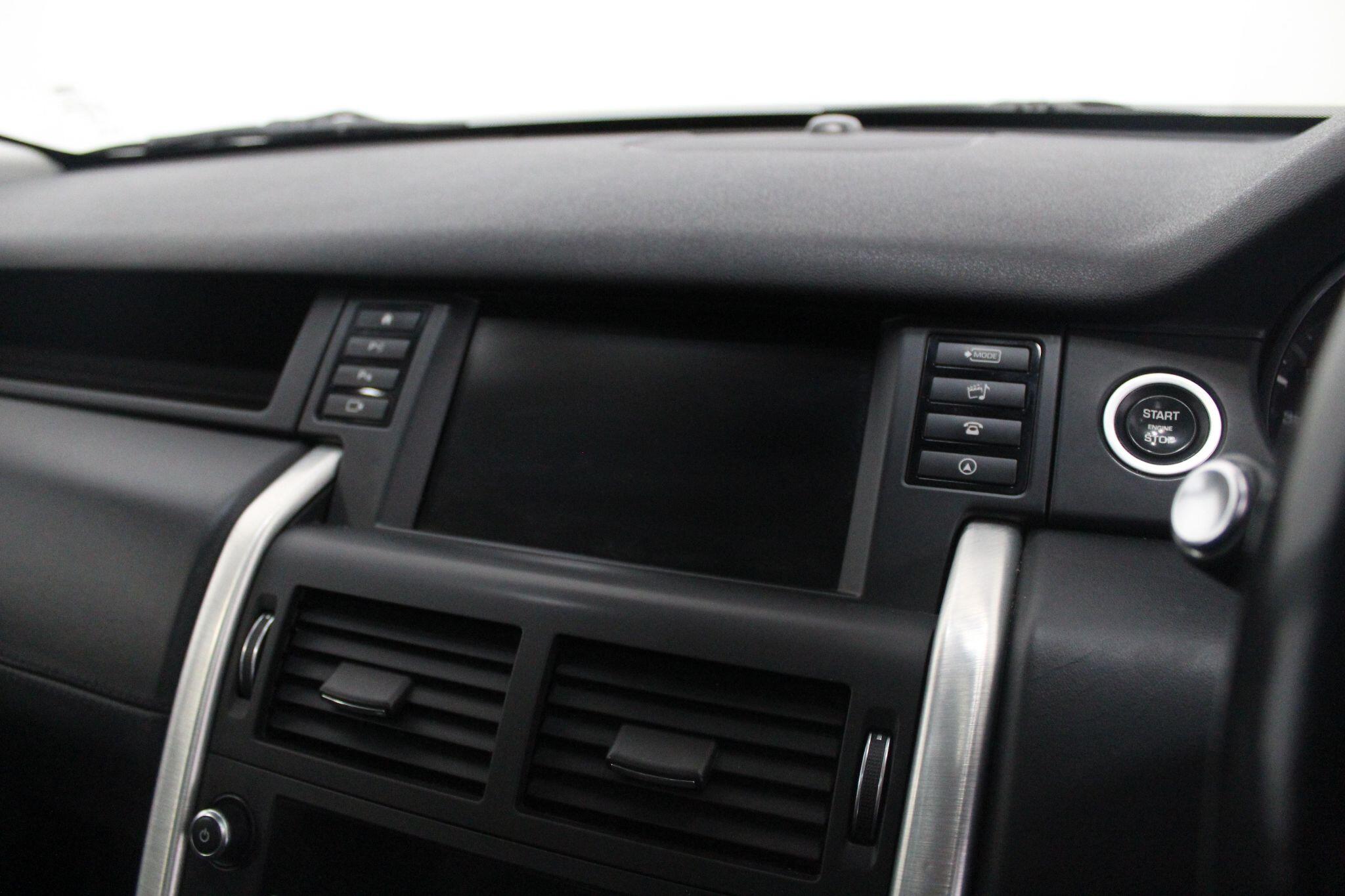 Land Rover Discovery Sport view 40