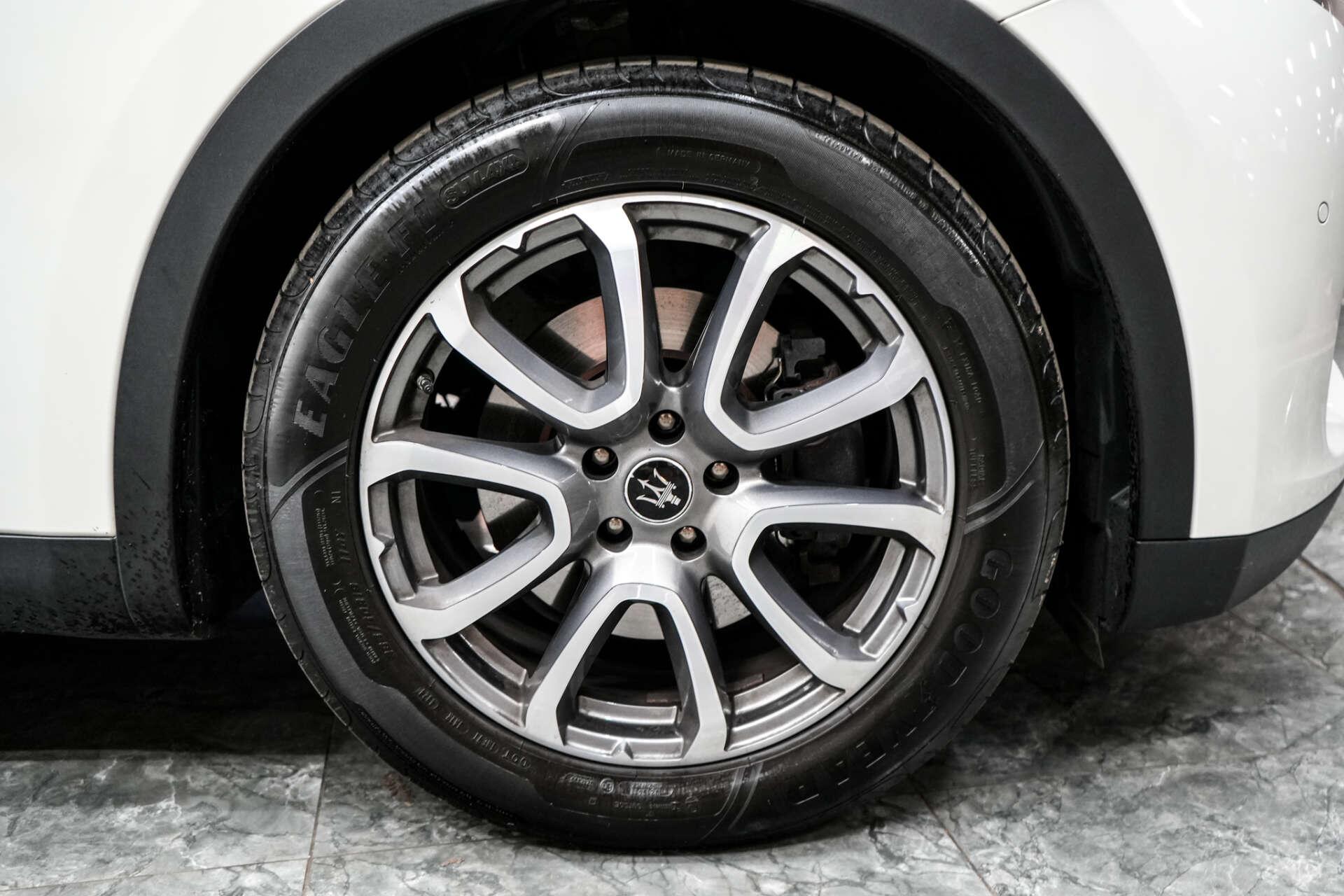 Maserati Levante view 7