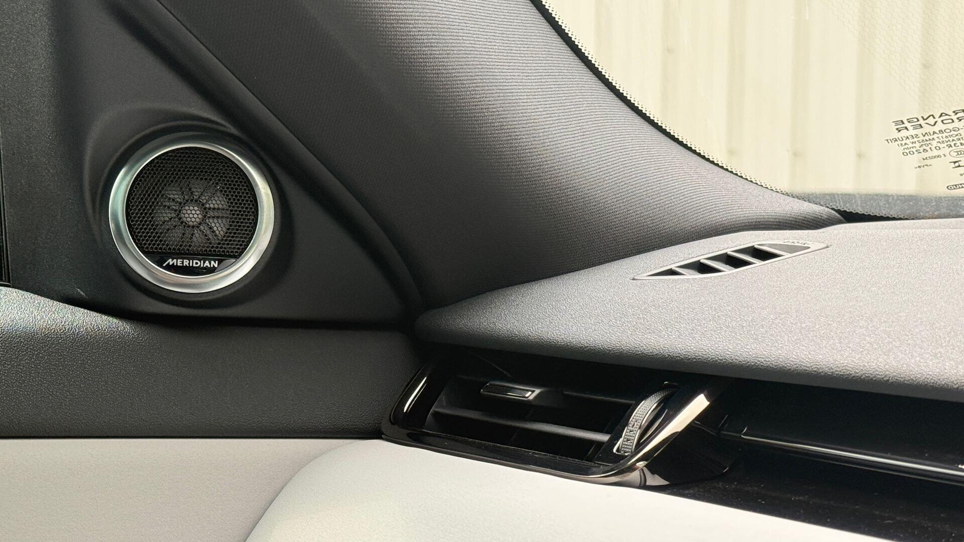 Land Rover Range Rover Evoque view 23