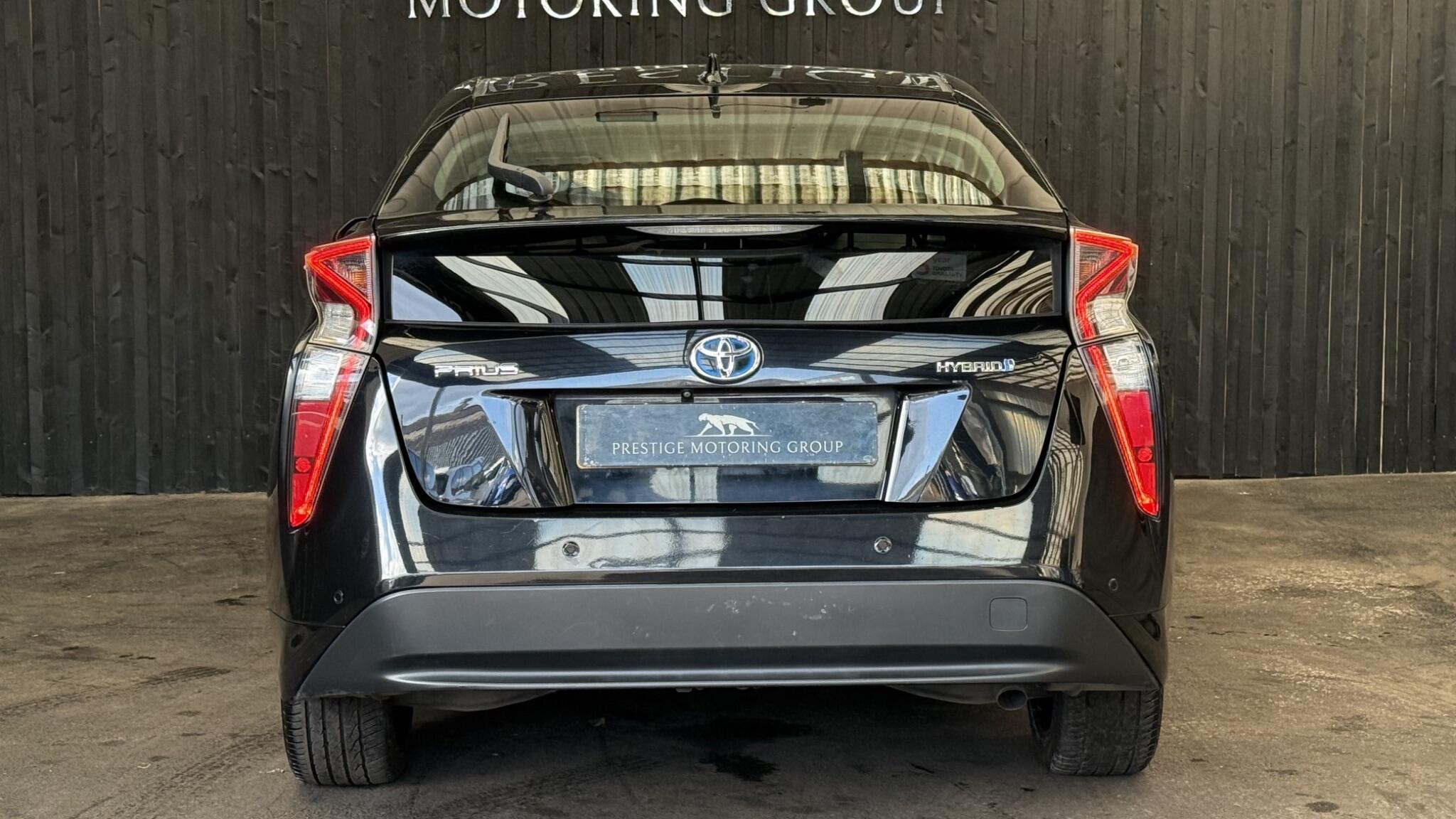 Toyota Prius view 12