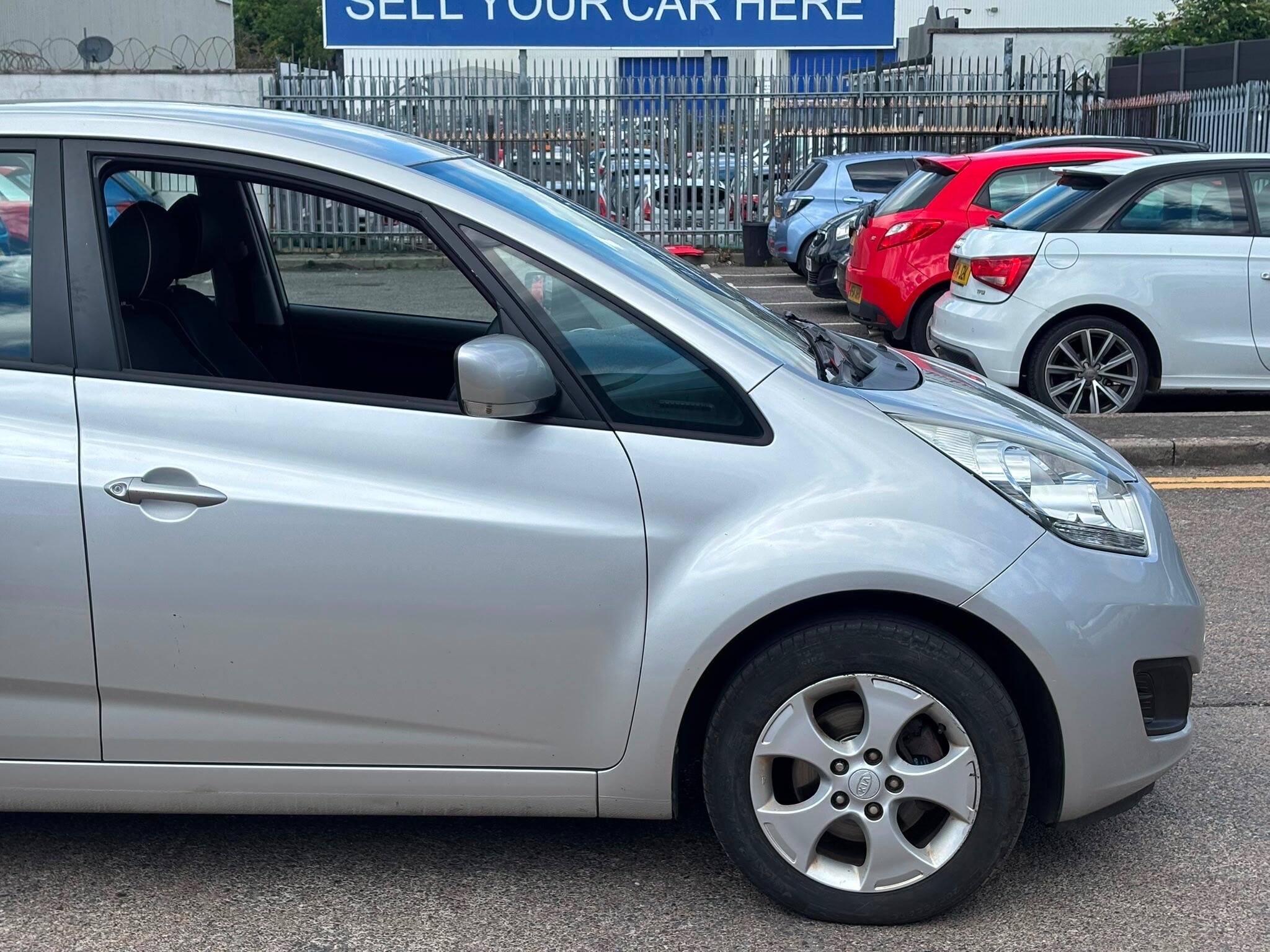 Kia Venga view 18