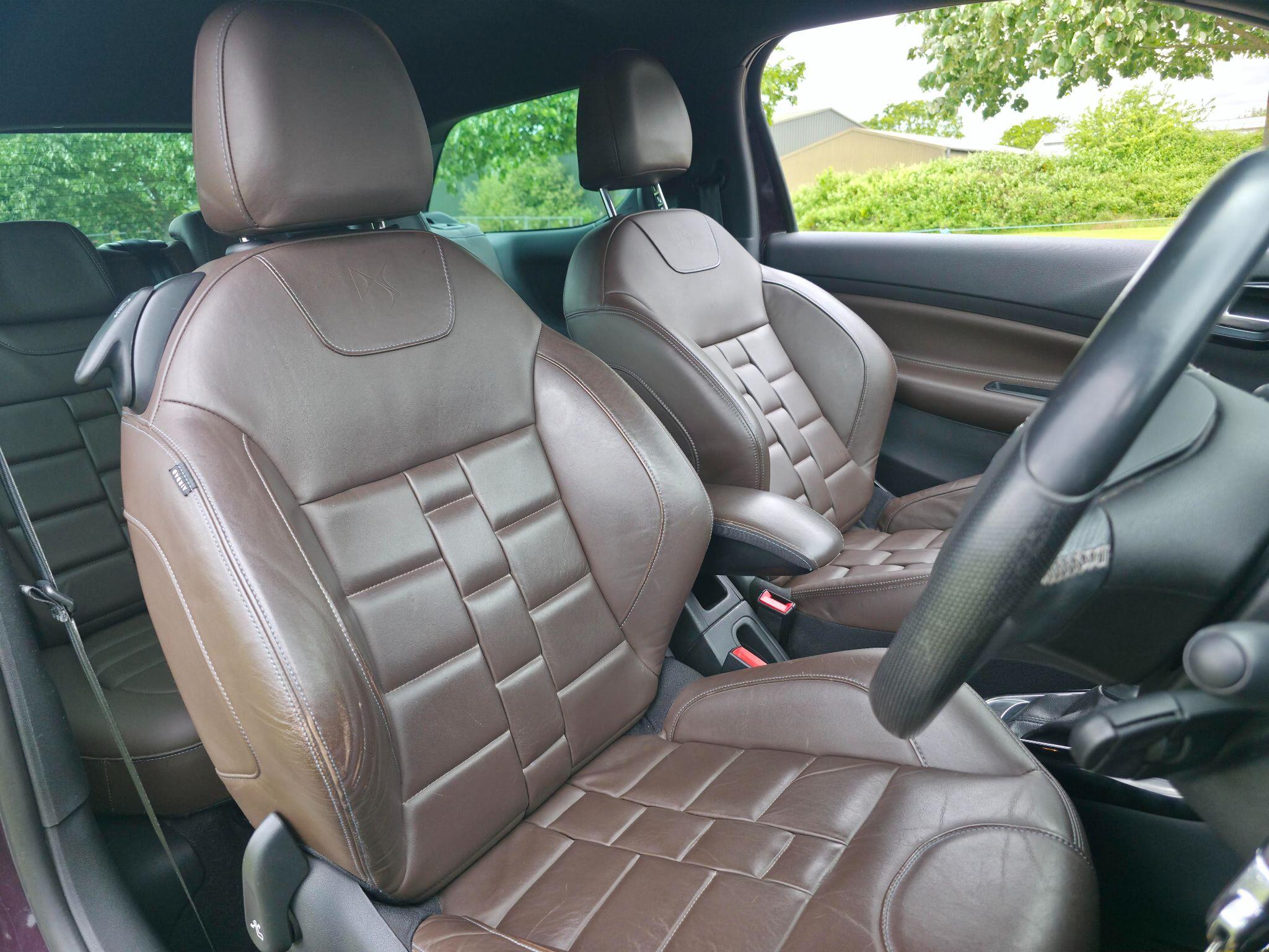DS Automobiles DS 3 view 24