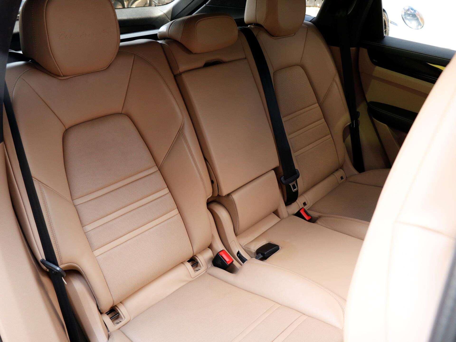 Porsche Cayenne view 27