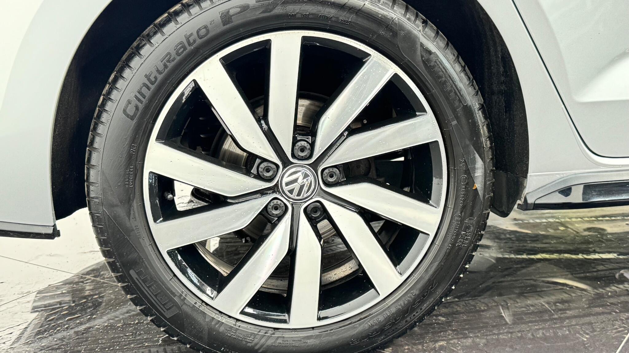 Volkswagen Touran view 17