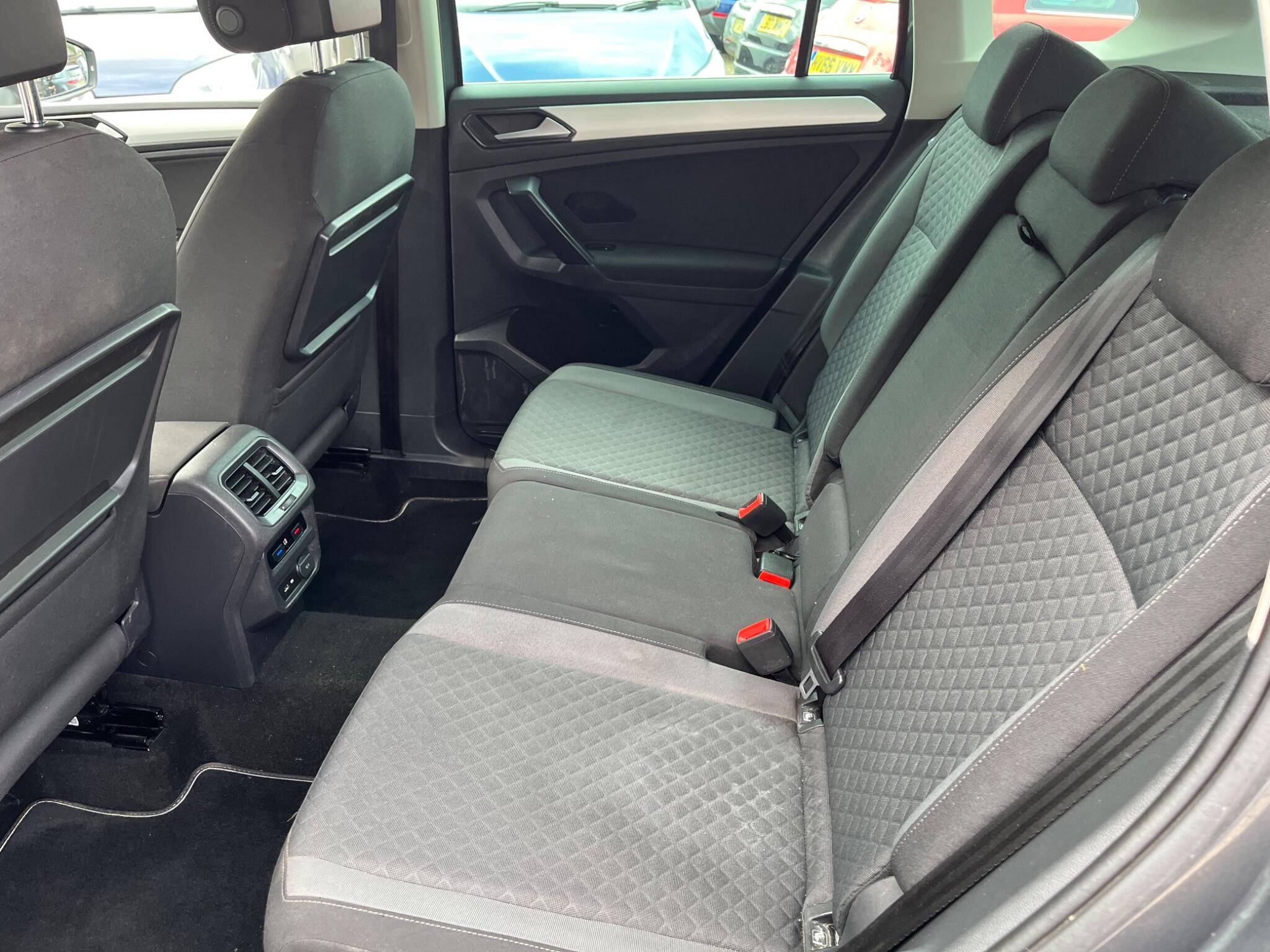 Volkswagen Tiguan view 12