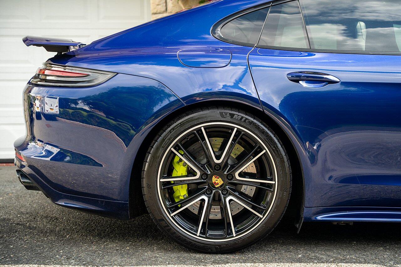 Porsche Panamera view 5