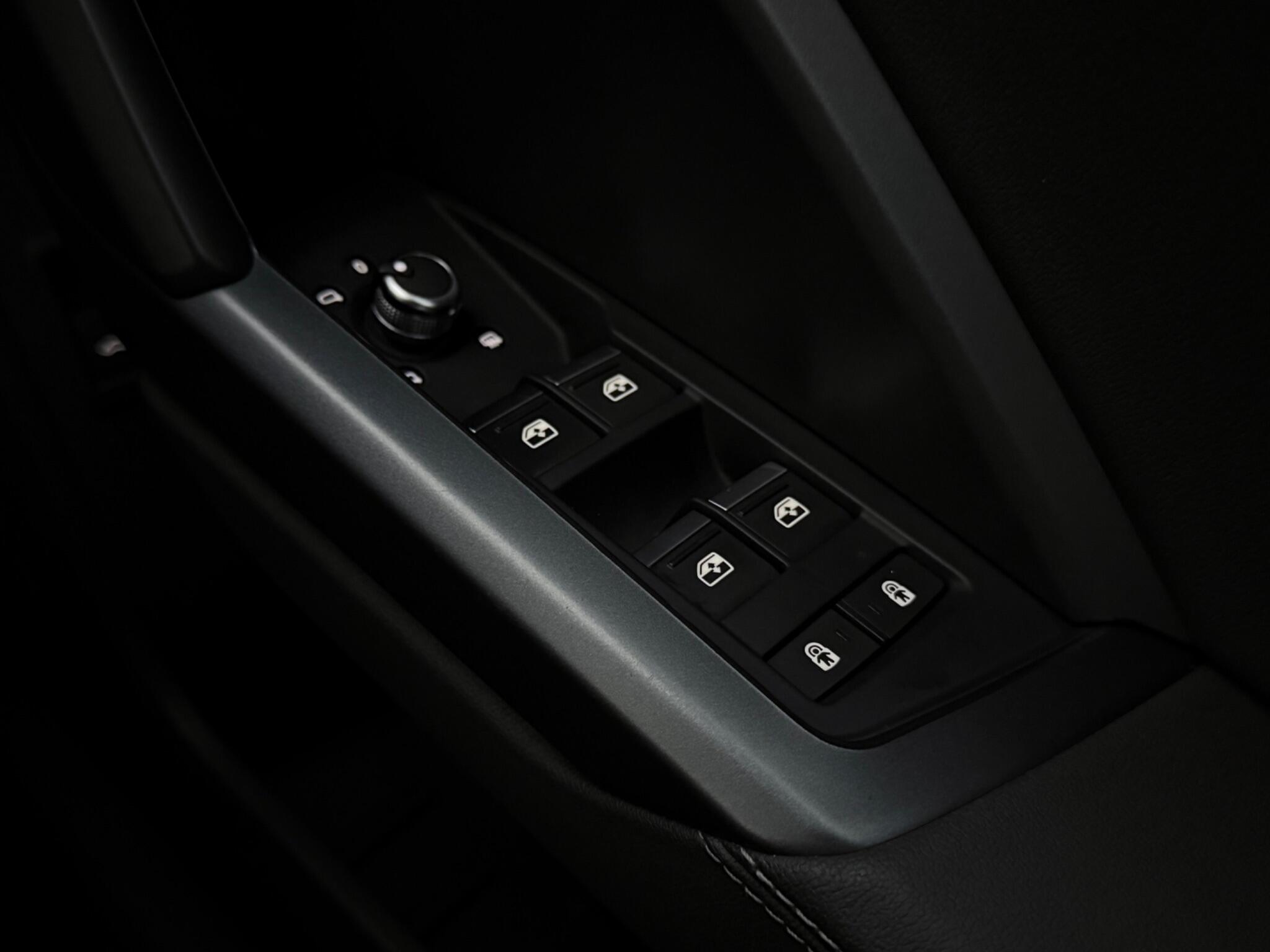 Audi Q3 view 23