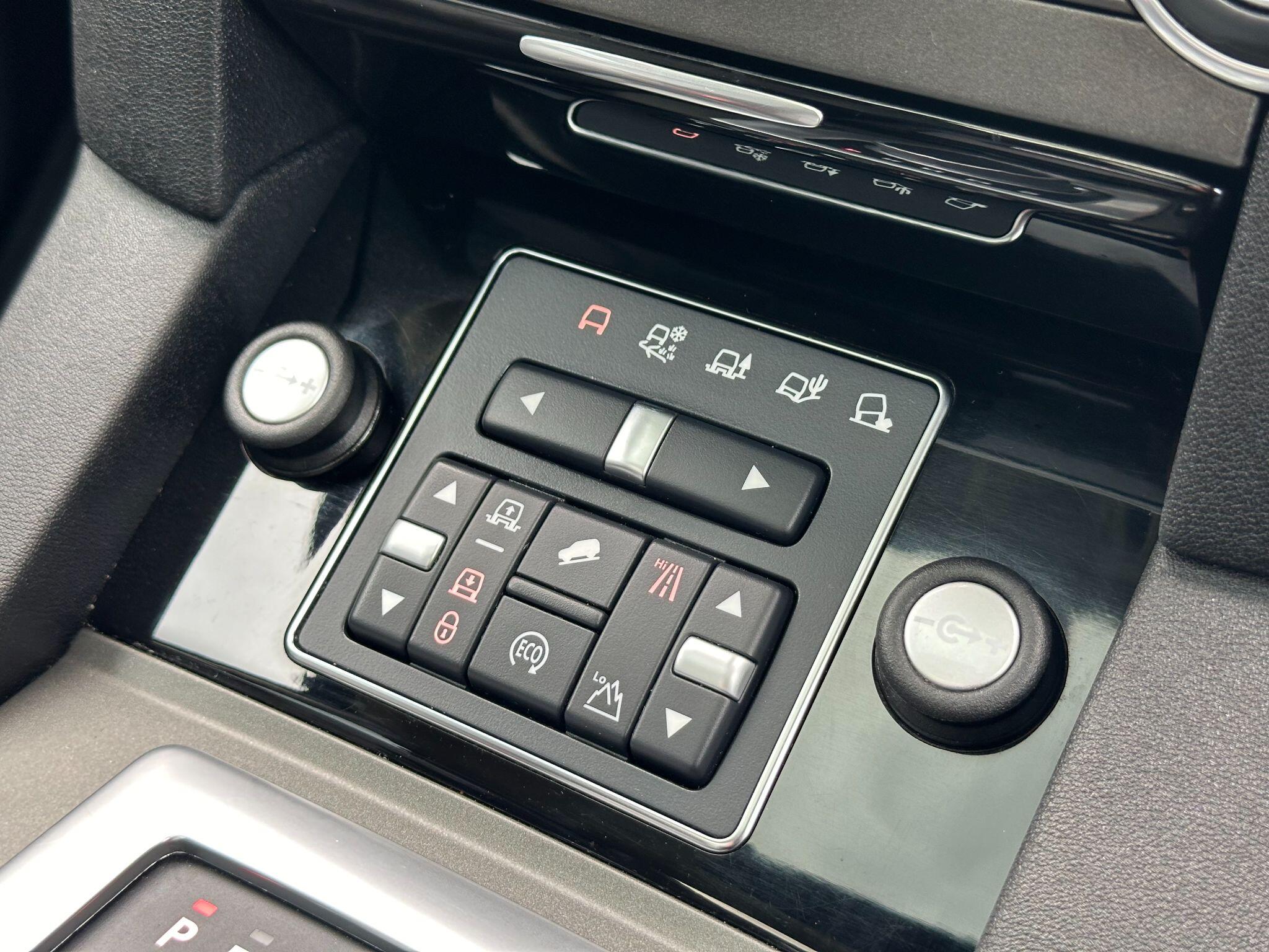 Land Rover Discovery view 26