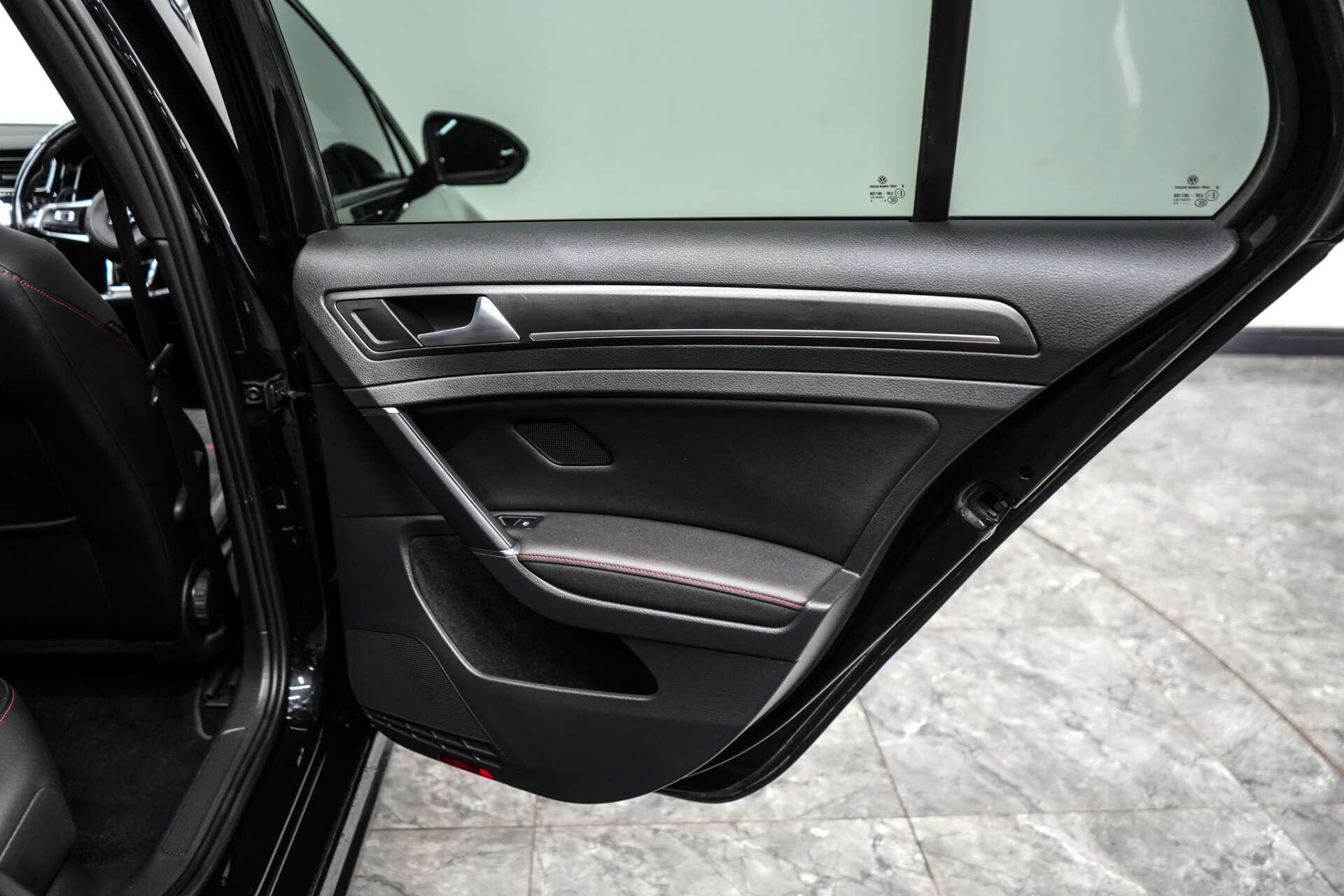 Volkswagen Golf view 17