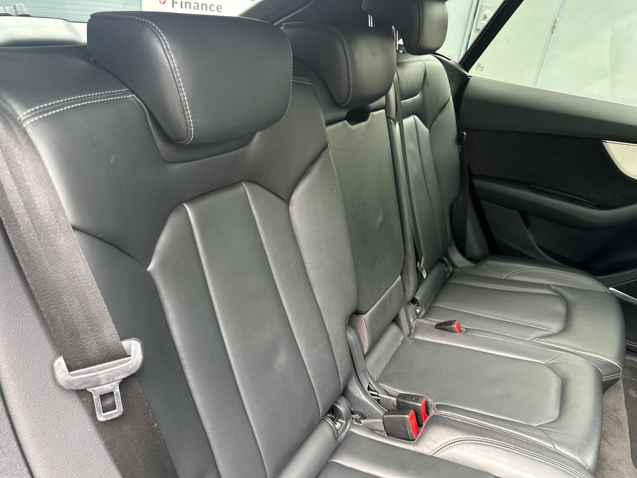 Audi Q8 view 29