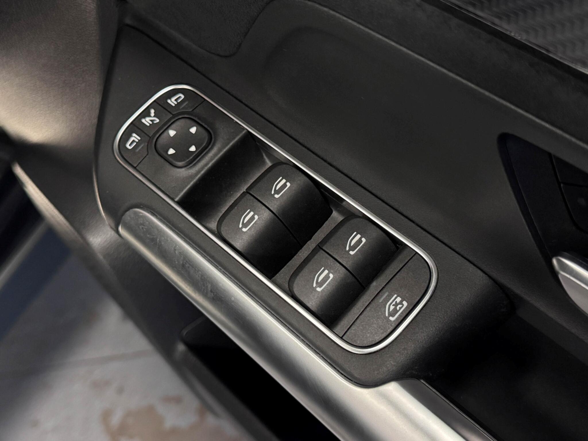 Mercedes-Benz Gla view 14