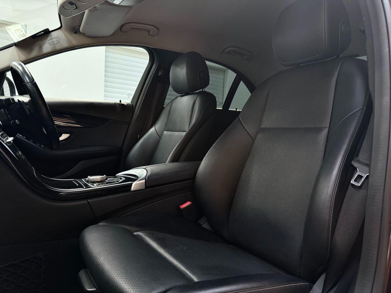 Mercedes-Benz C-Class view 37