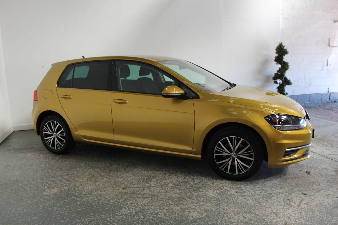 Volkswagen Golf view 4