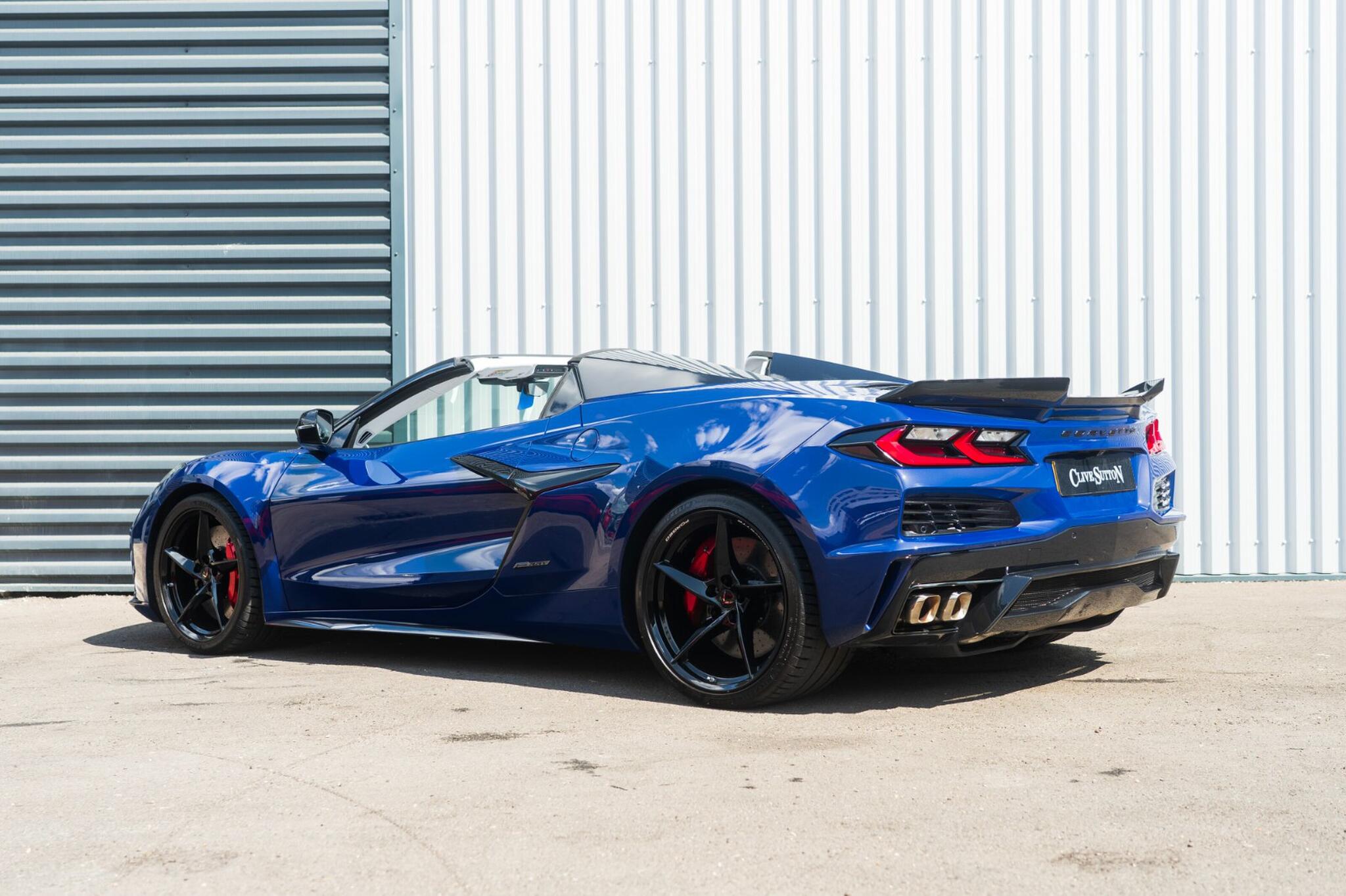 Chevrolet Corvette view 3