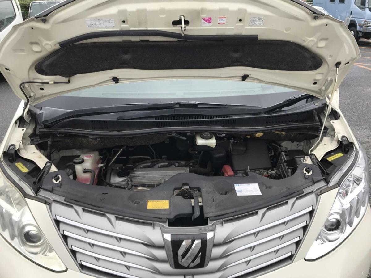 Toyota Alphard view 7