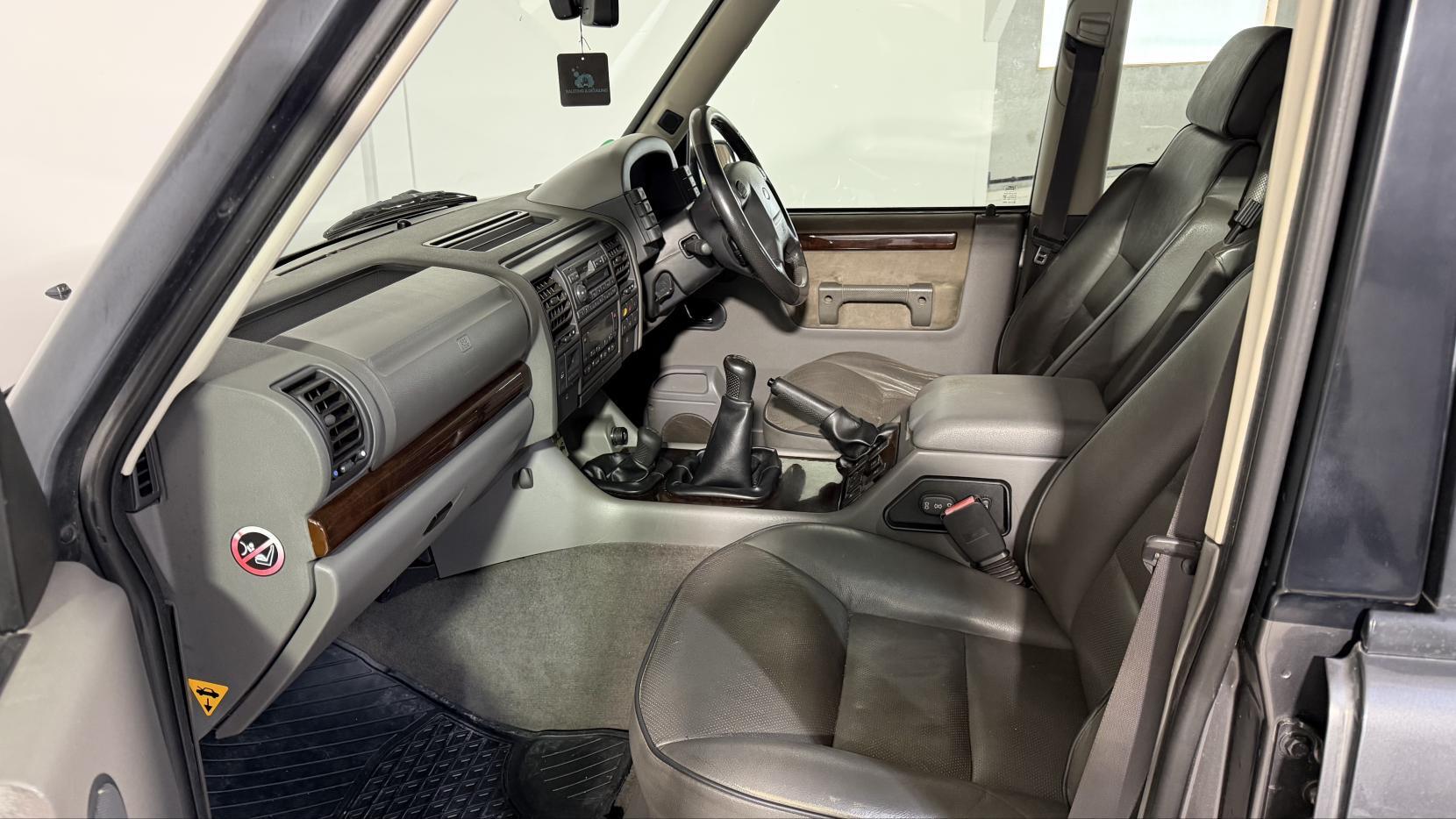 Land Rover Discovery 4 view 12
