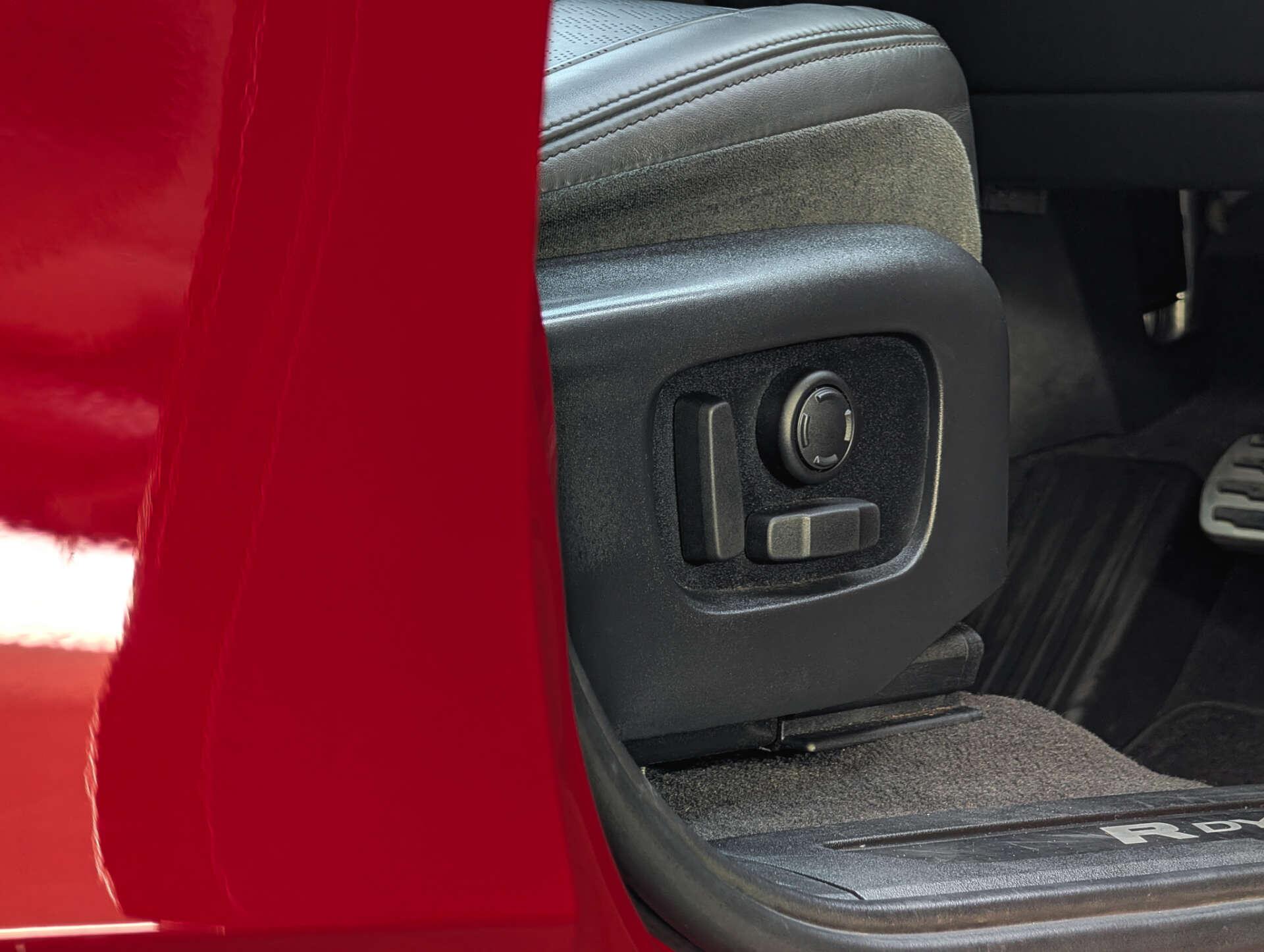 Land Rover Range Rover Evoque view 29