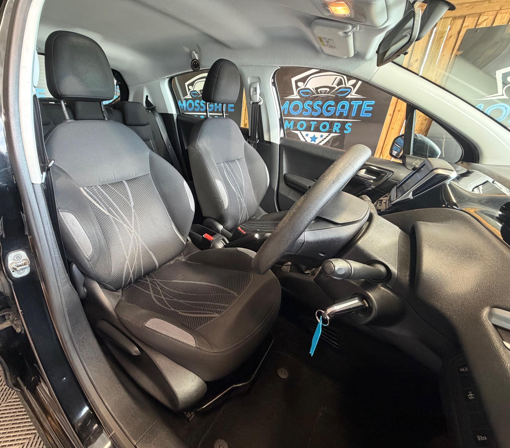 Peugeot 208 view 14