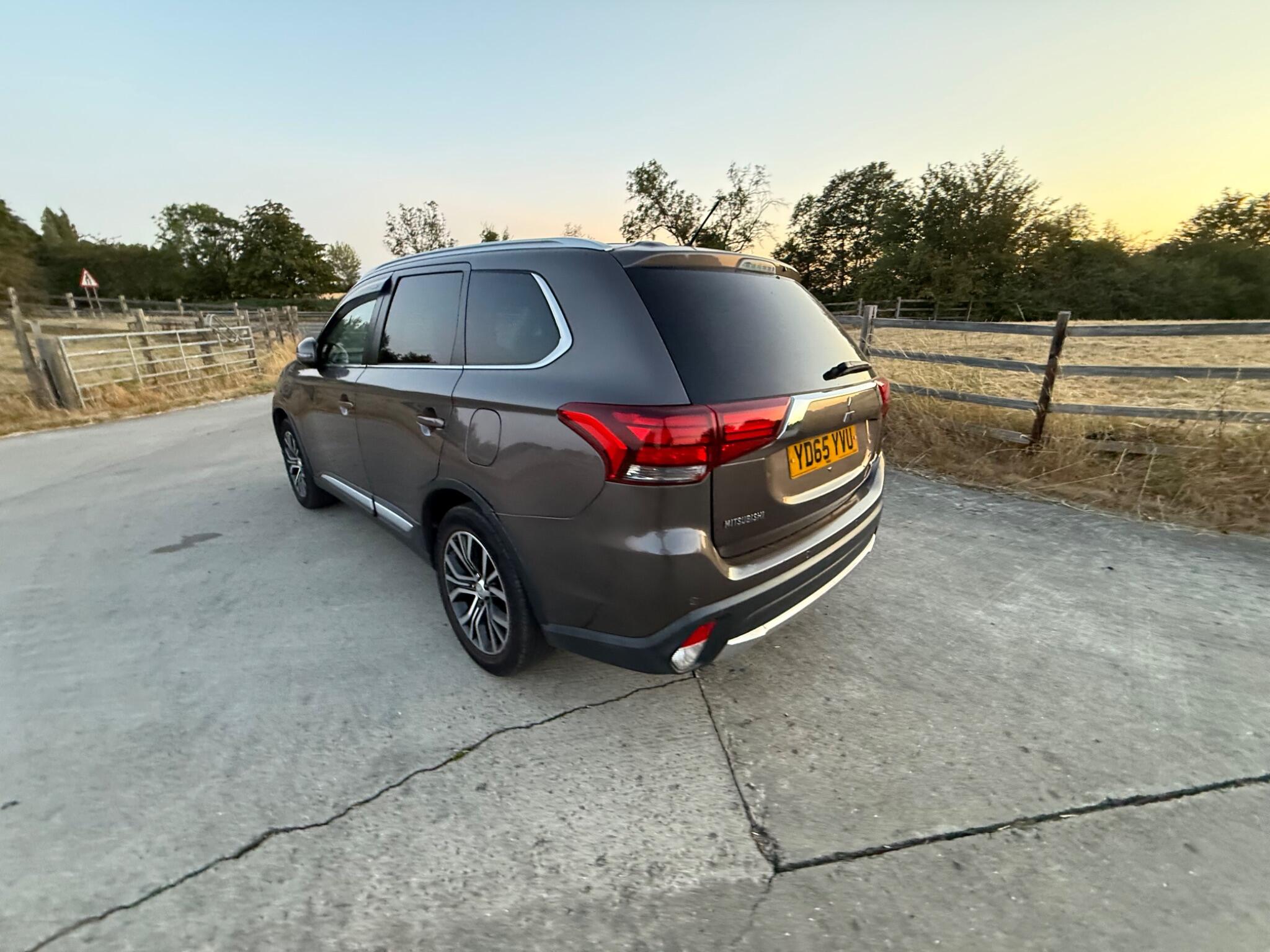 Mitsubishi Outlander 2.2 DI-D GX3 SUV 5dr Diesel Manual 4WD Euro 6 (s/s) (147 ps) — photo 9 of 90