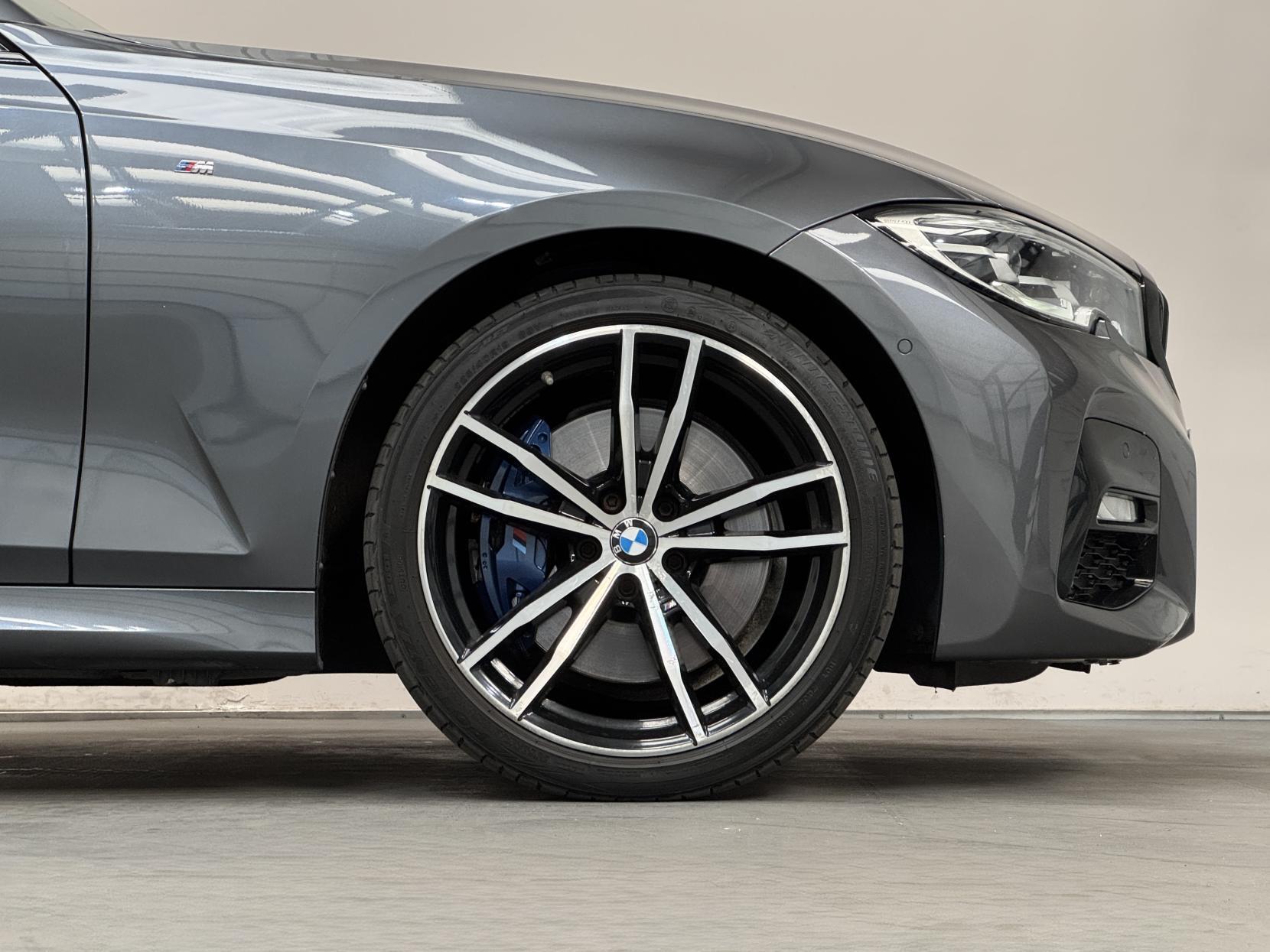 BMW 3 Series view 19