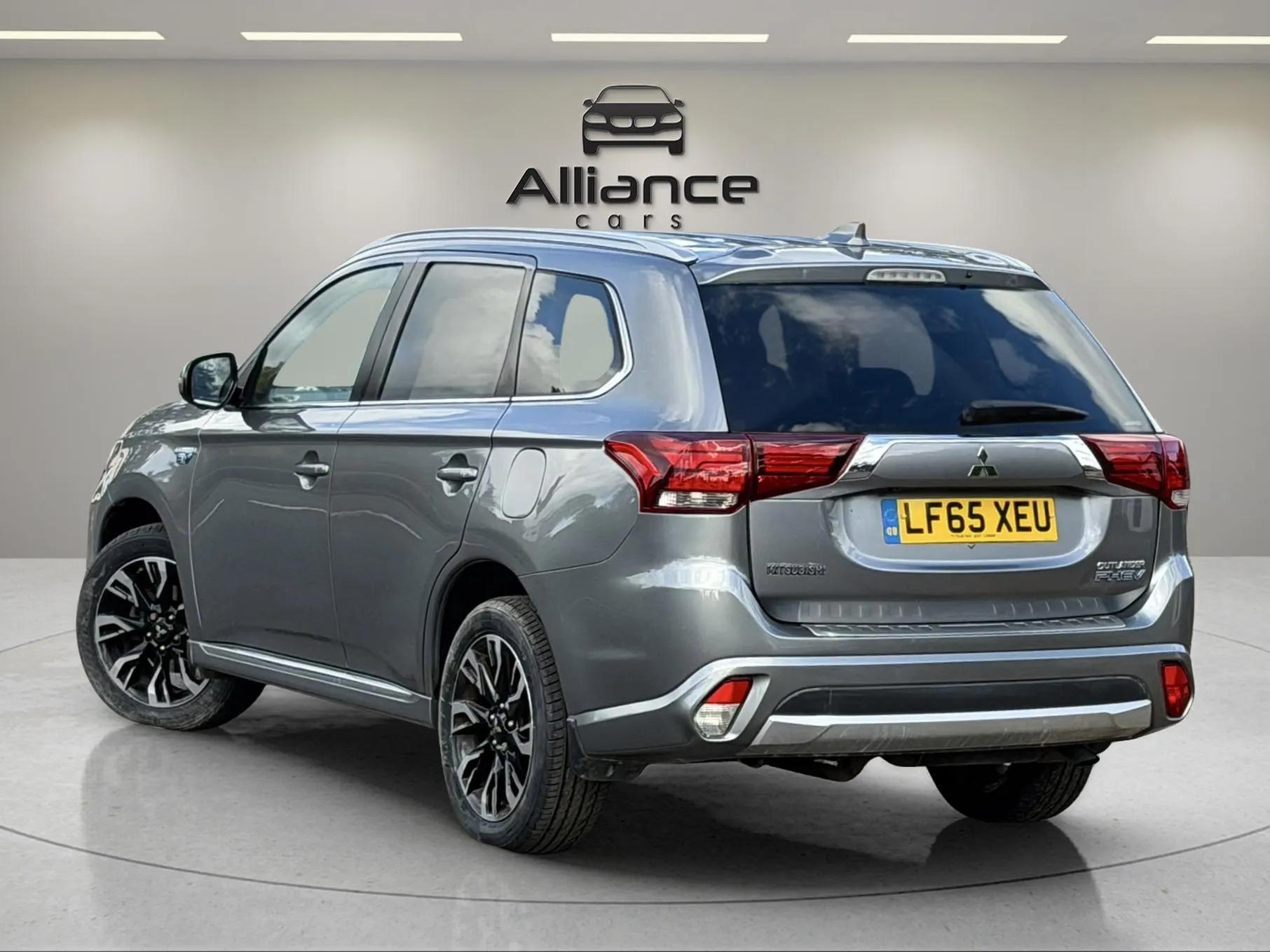 Mitsubishi Outlander view 16