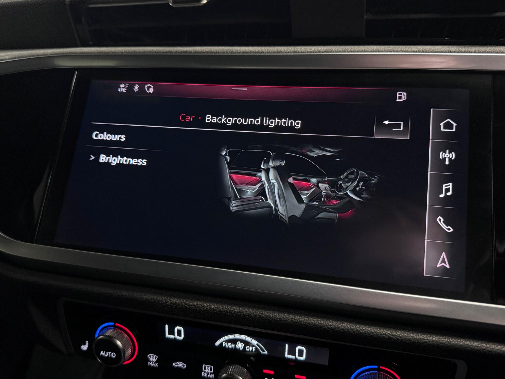 Audi Q3 view 50