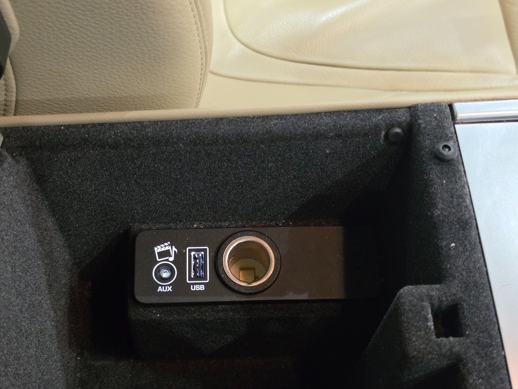 Jaguar XF view 42