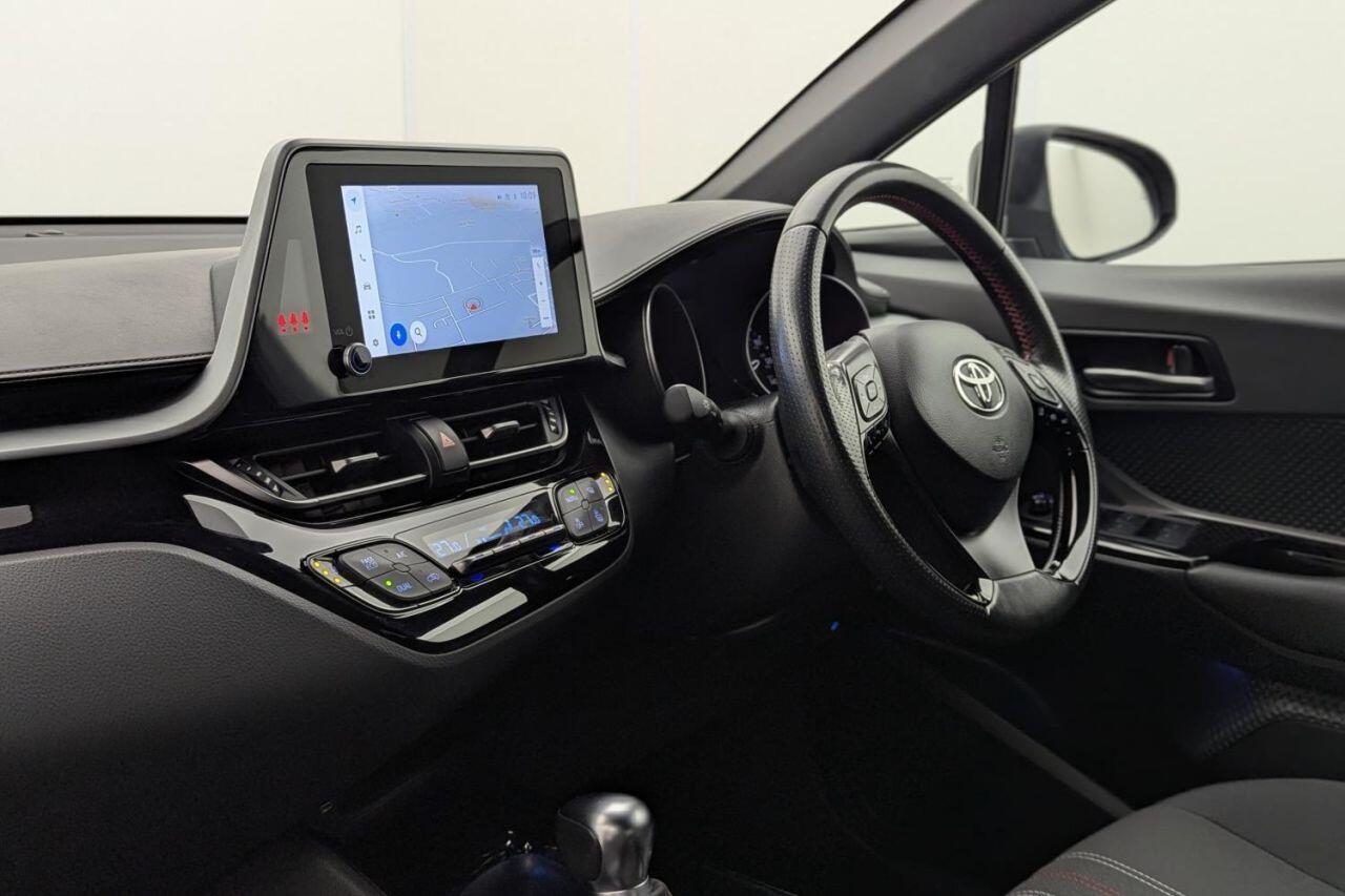 Toyota C-HR view 25