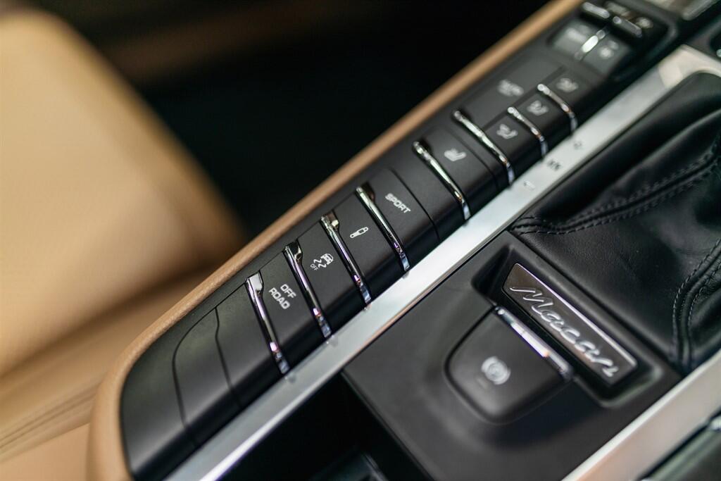 Porsche Macan view 27