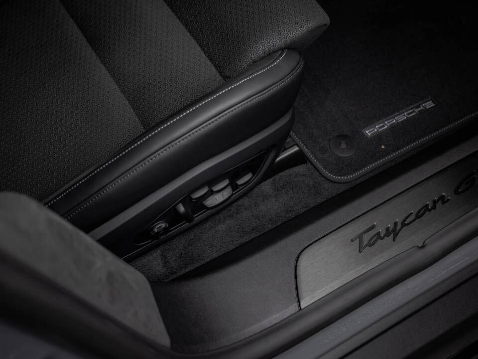 Porsche Taycan view 69