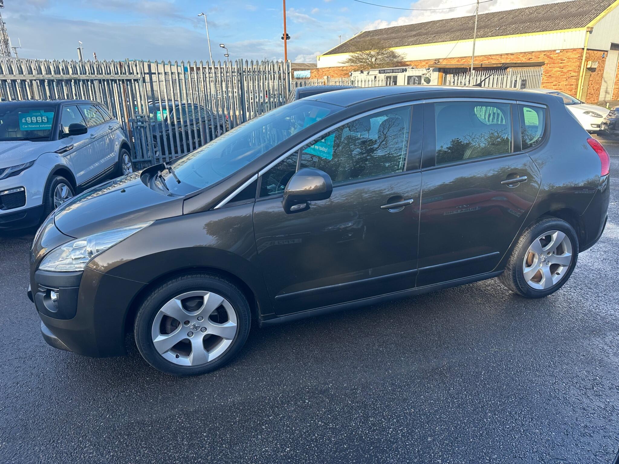 Peugeot 3008 view 2