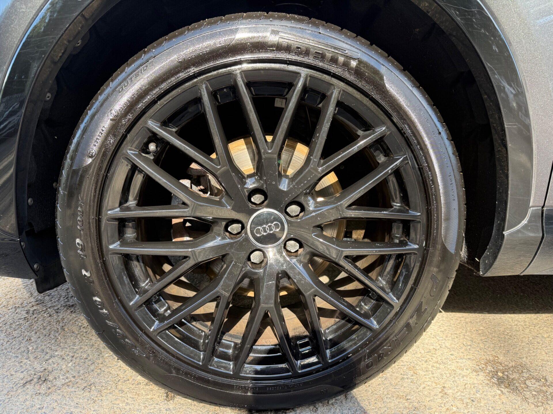 Audi Q3 view 53