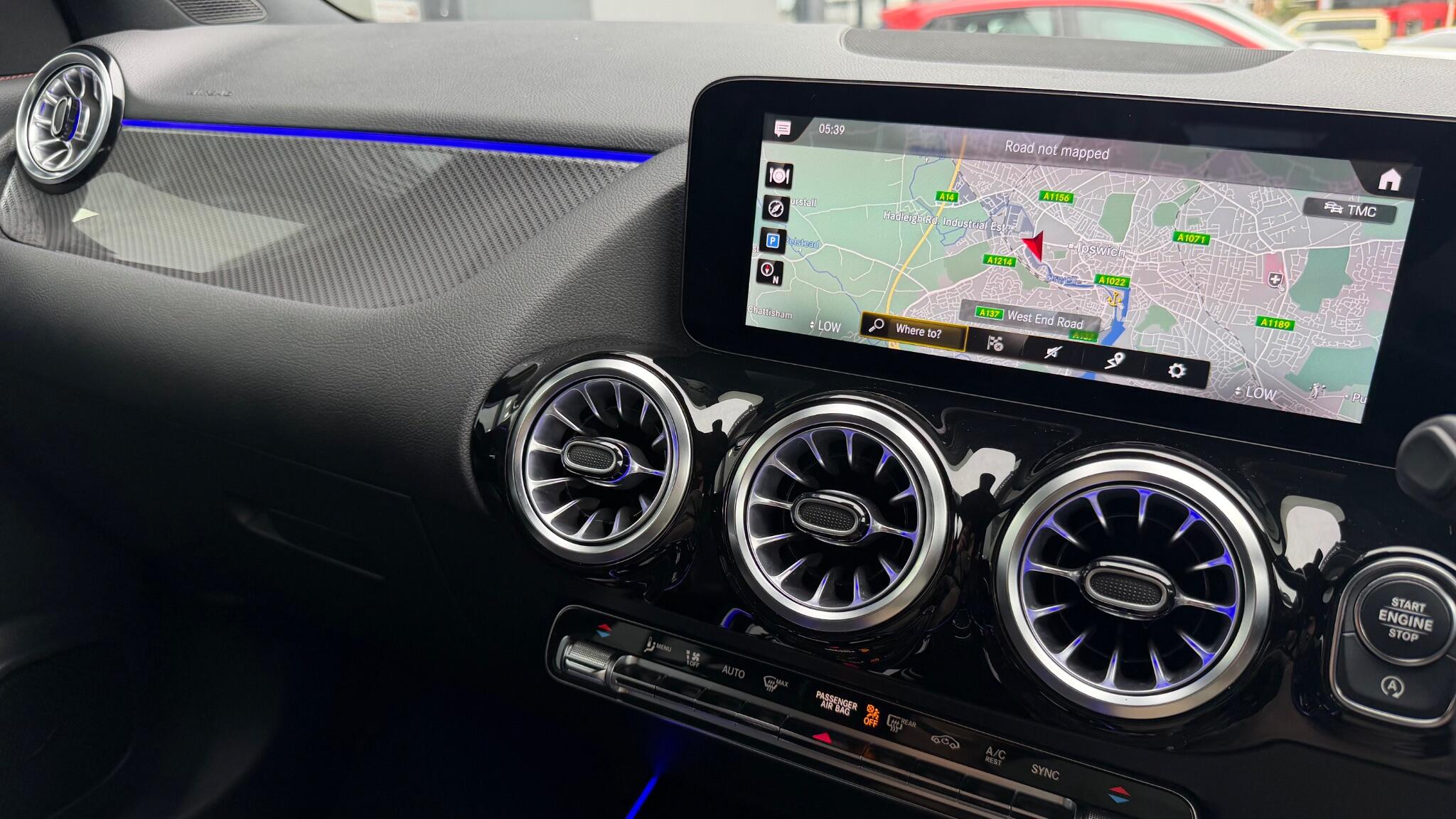 Mercedes-Benz Gla view 15