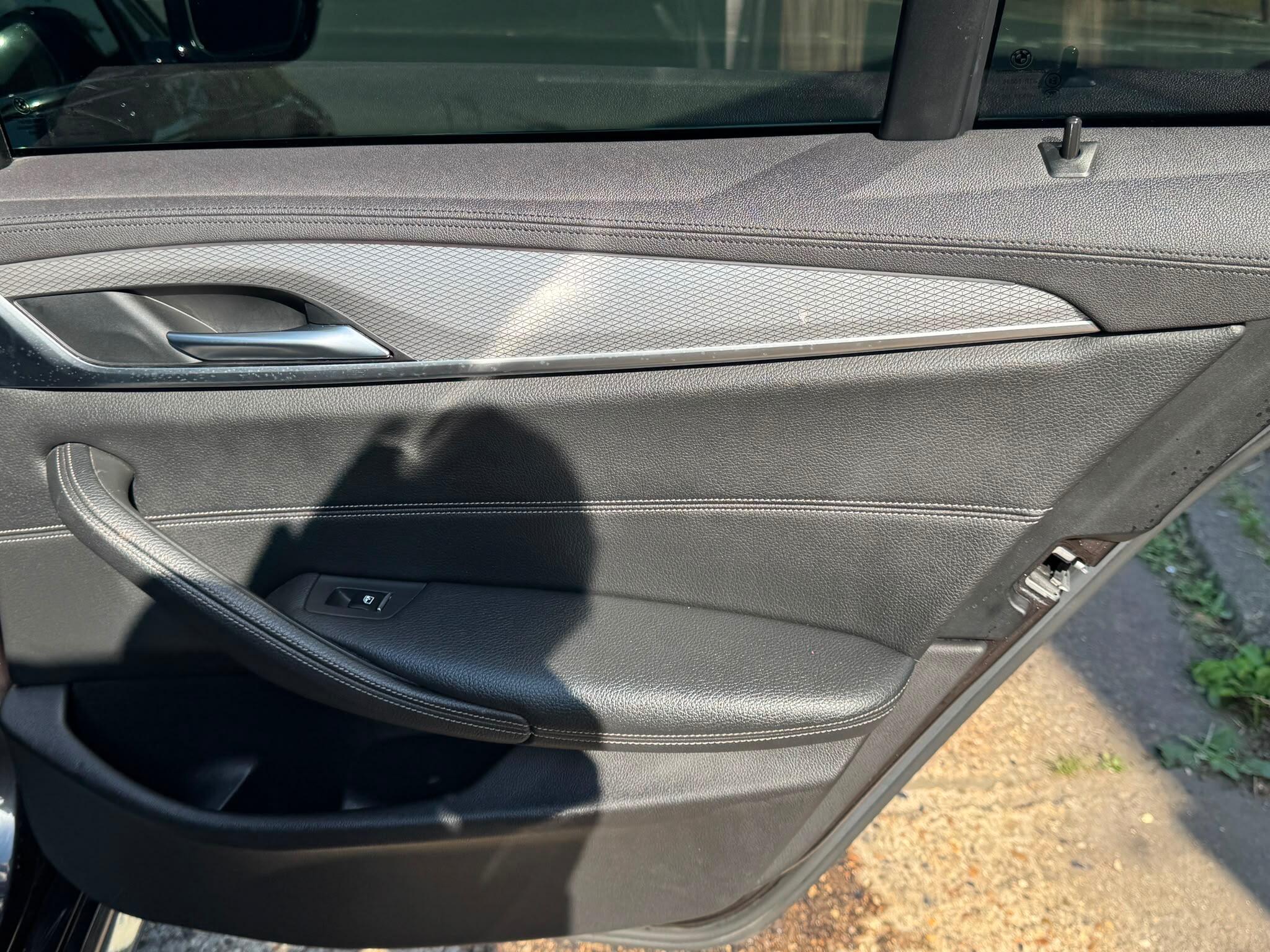 BMW 5 Series view 27