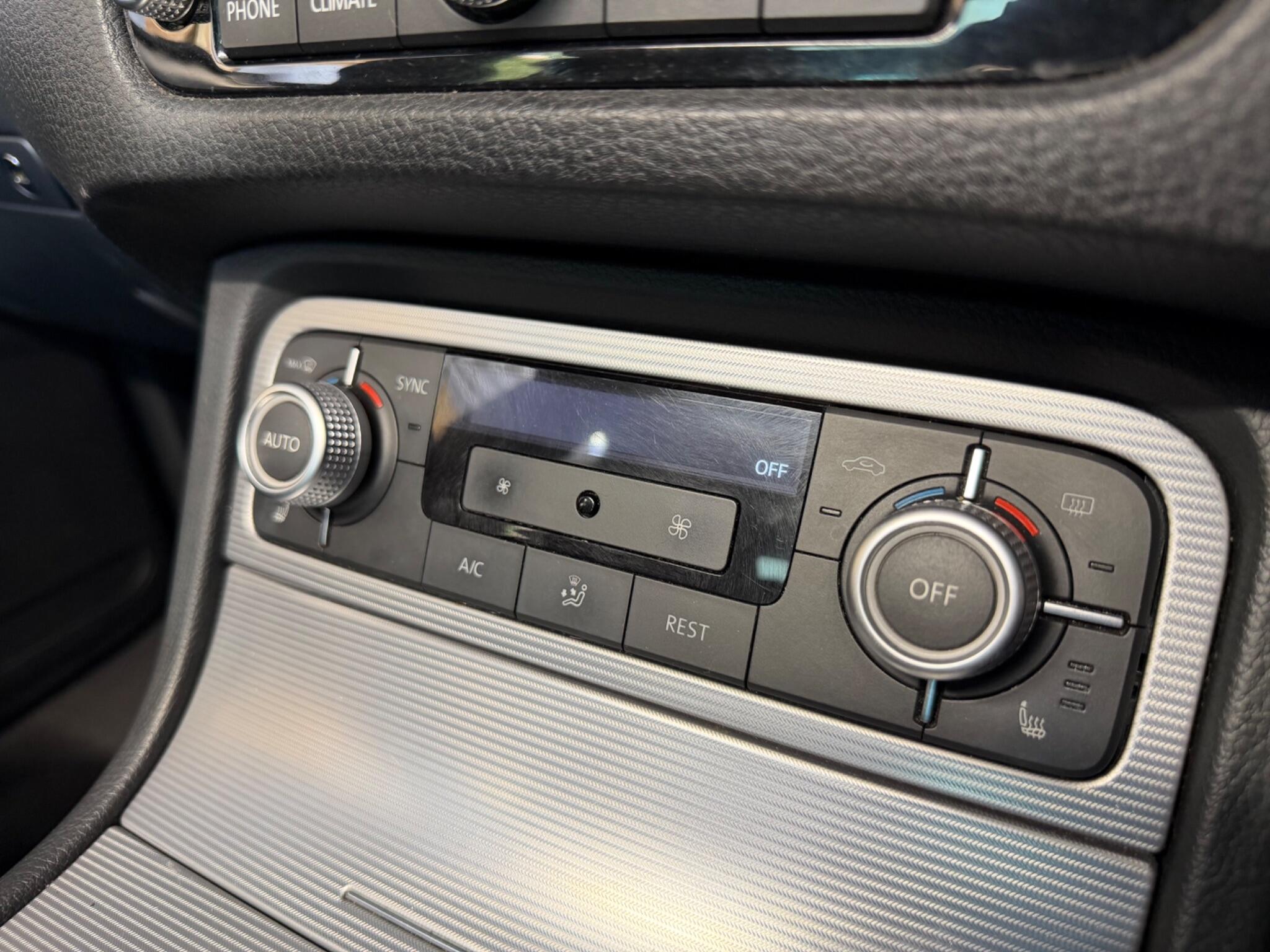 Volkswagen Touareg view 35