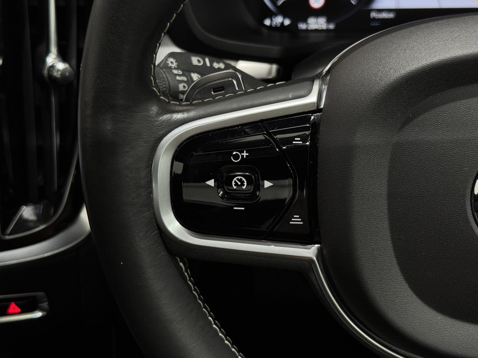 Volvo S60 view 41