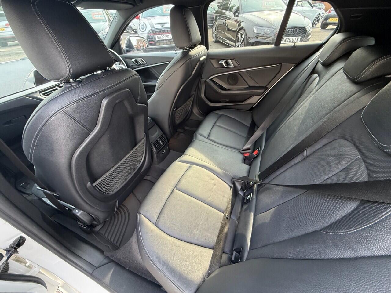 BMW 1 Series view 25
