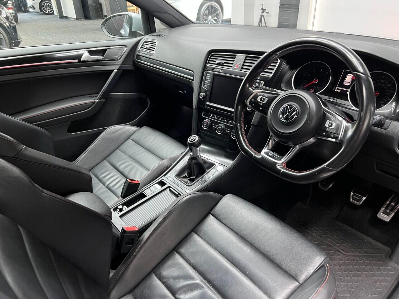 Volkswagen Golf view 38