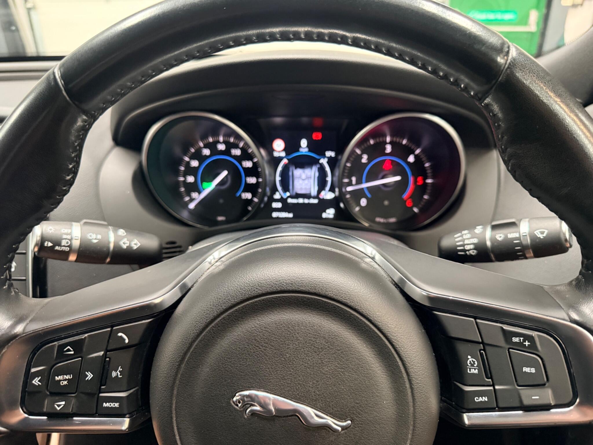 Jaguar Xe view 18