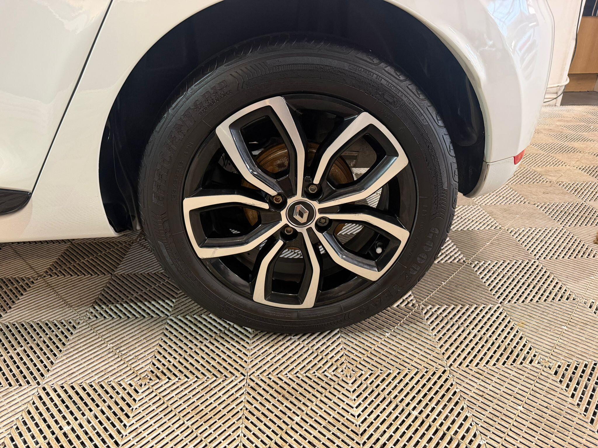 Renault Clio view 14