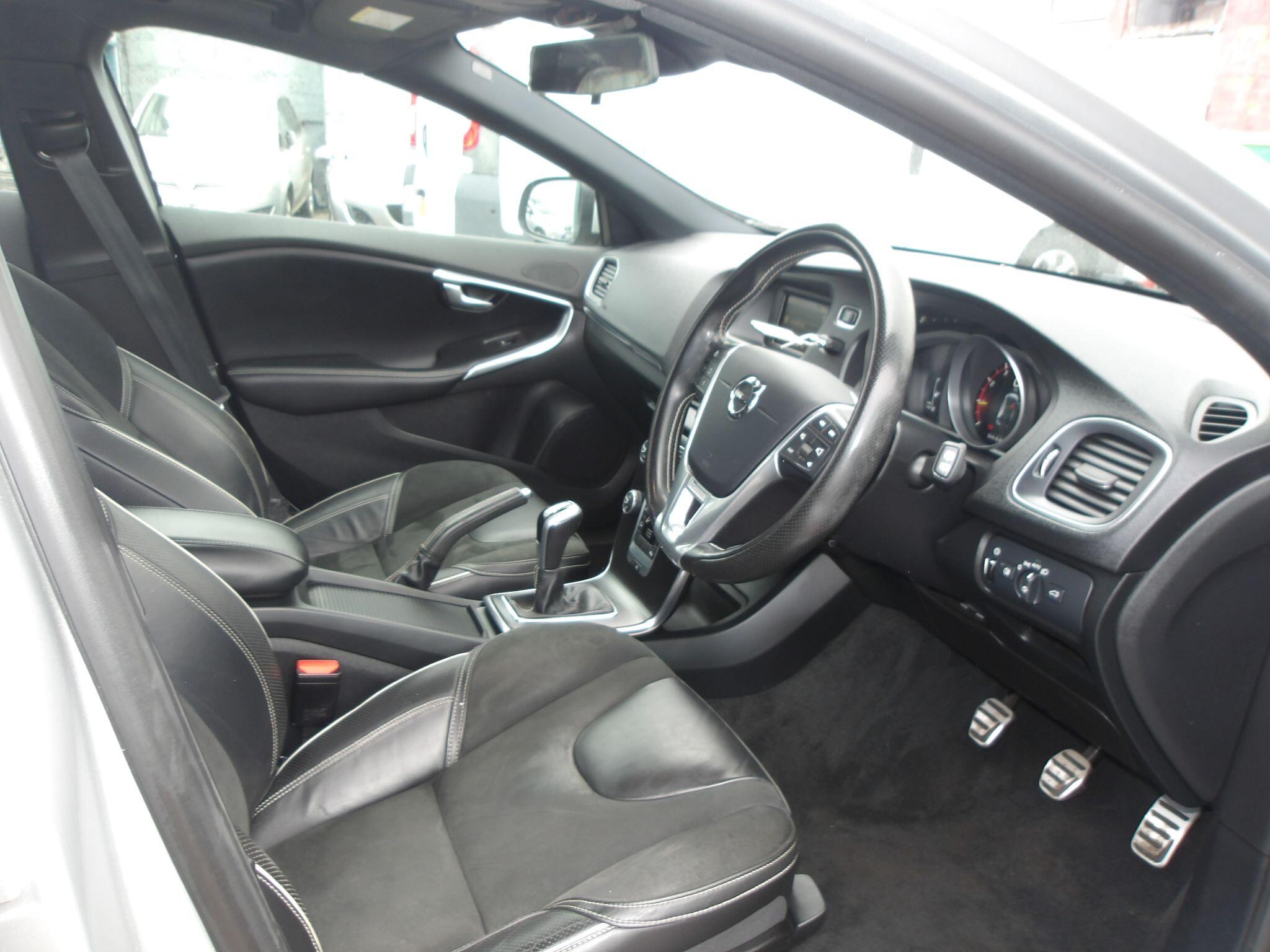 Volvo V40 view 9