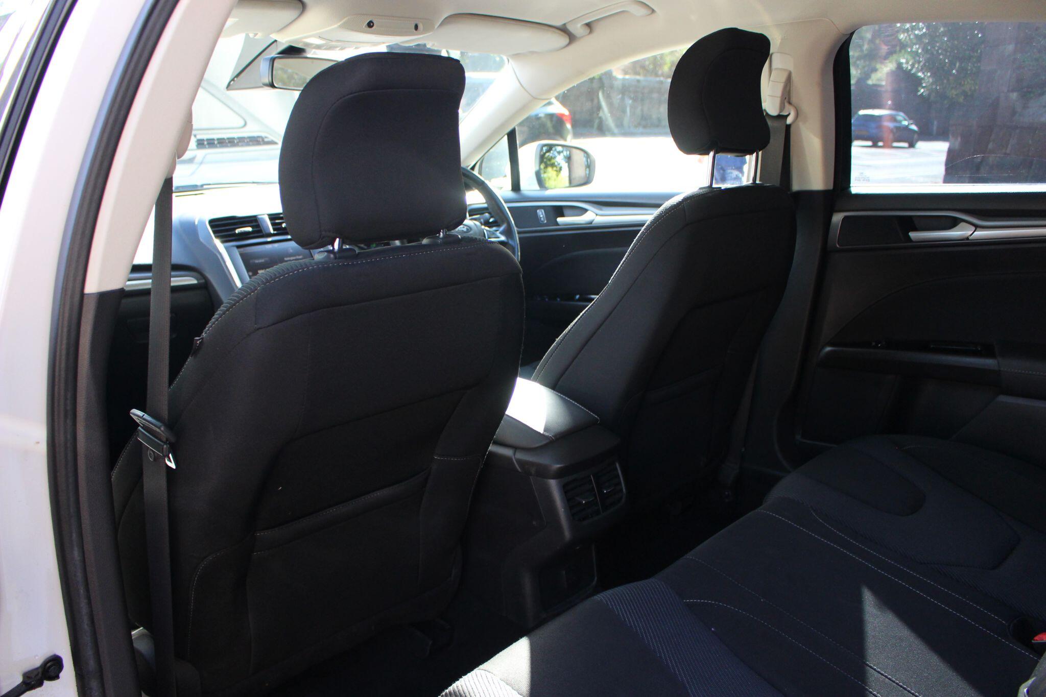 Ford Mondeo view 20
