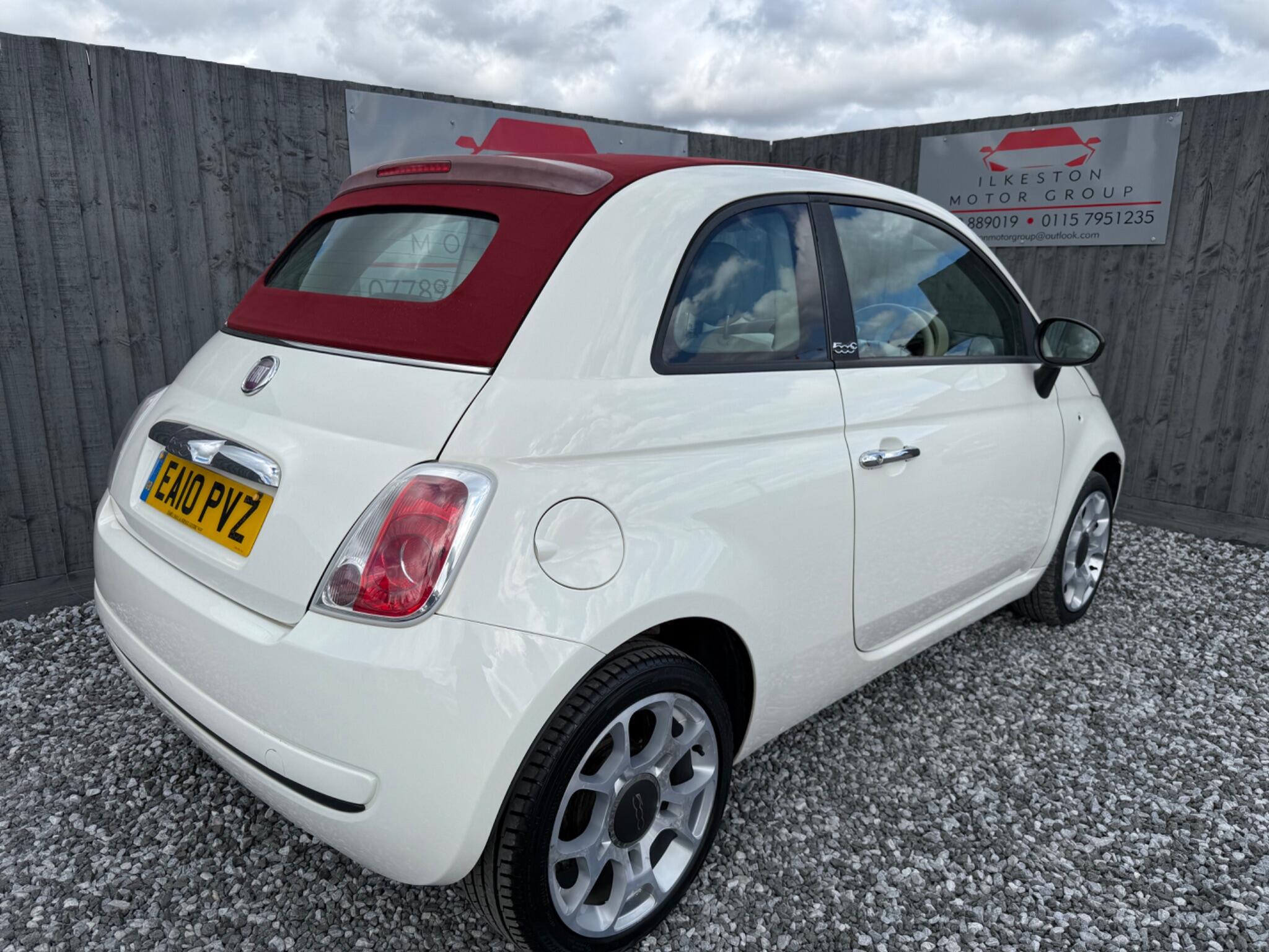 2010 Fiat 500C image 10