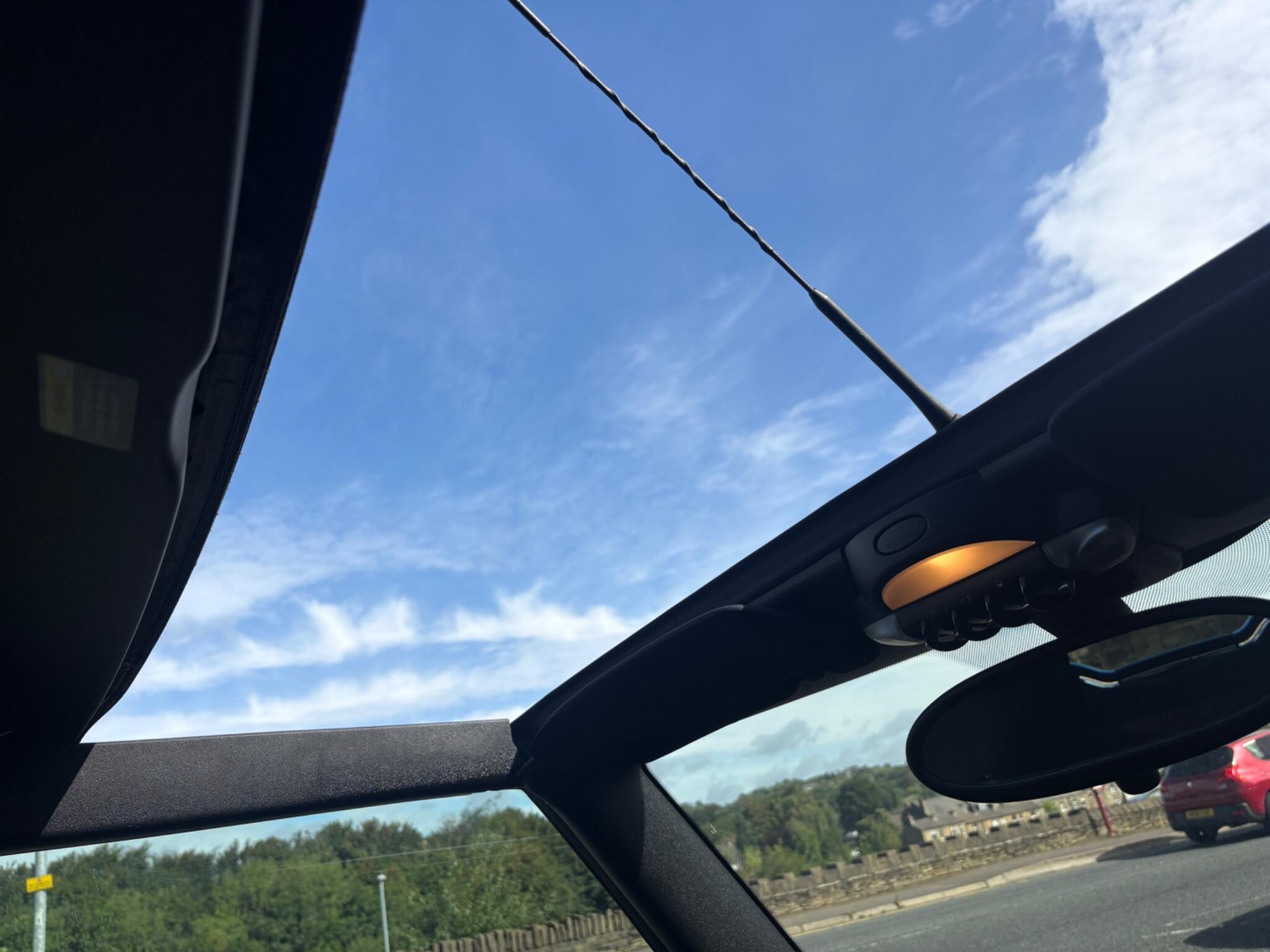 Mini Convertible view 27